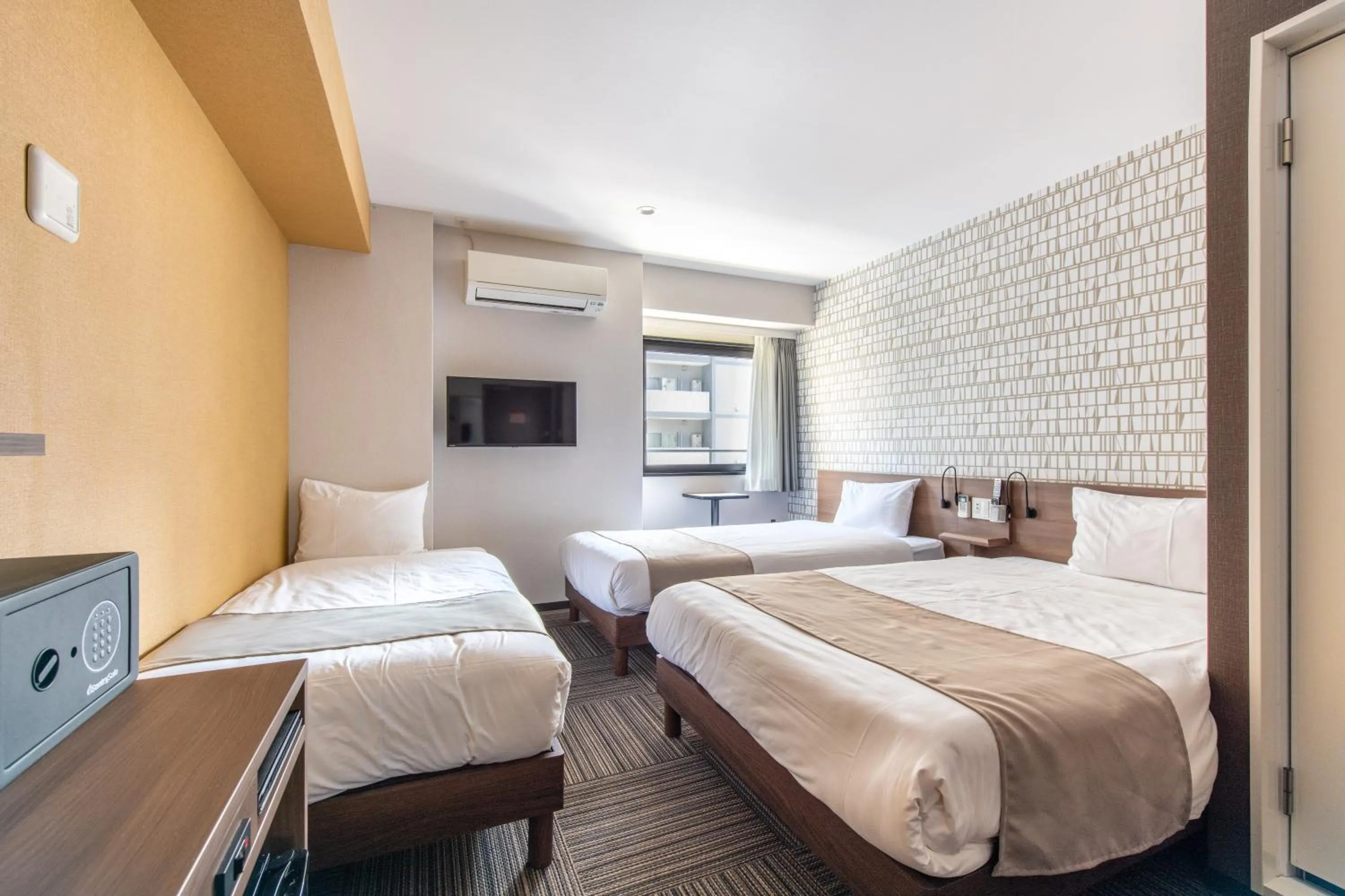 Bed in Hotel Sanrriott Osaka Hommachi