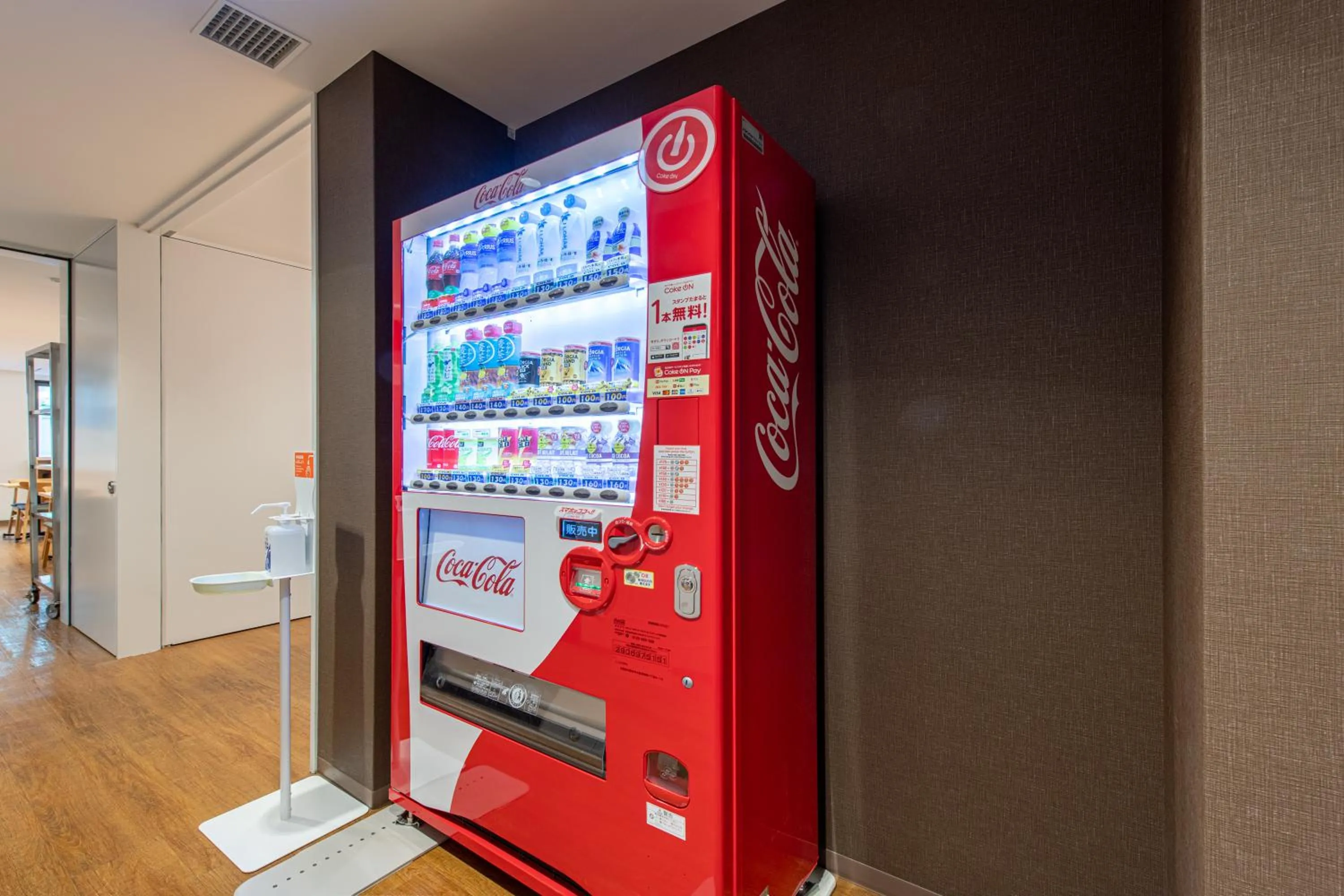 vending machine in Hotel Sanrriott Osaka Hommachi