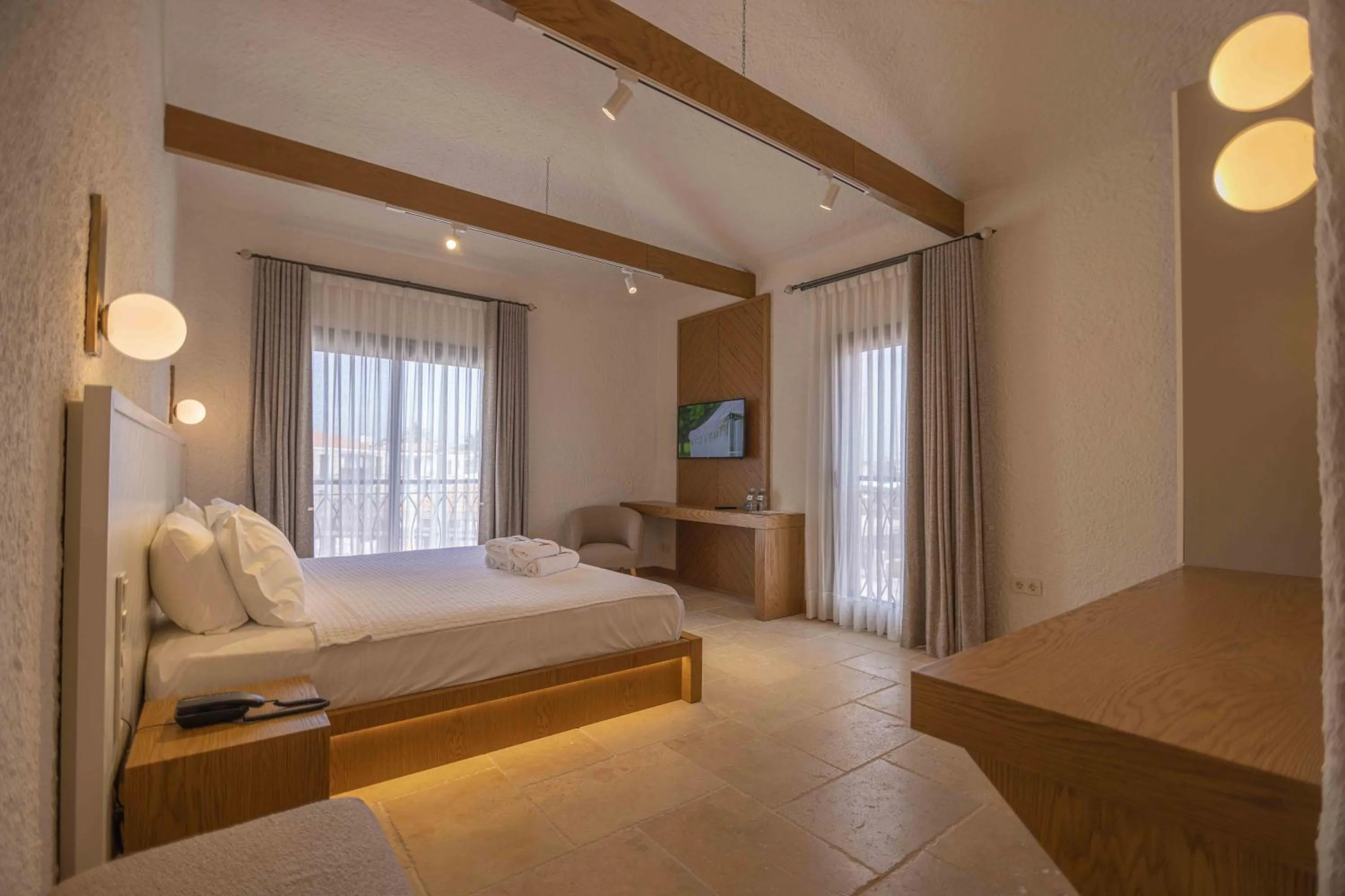 Photo of the whole room, Bed in June Alaçatı Adult Only