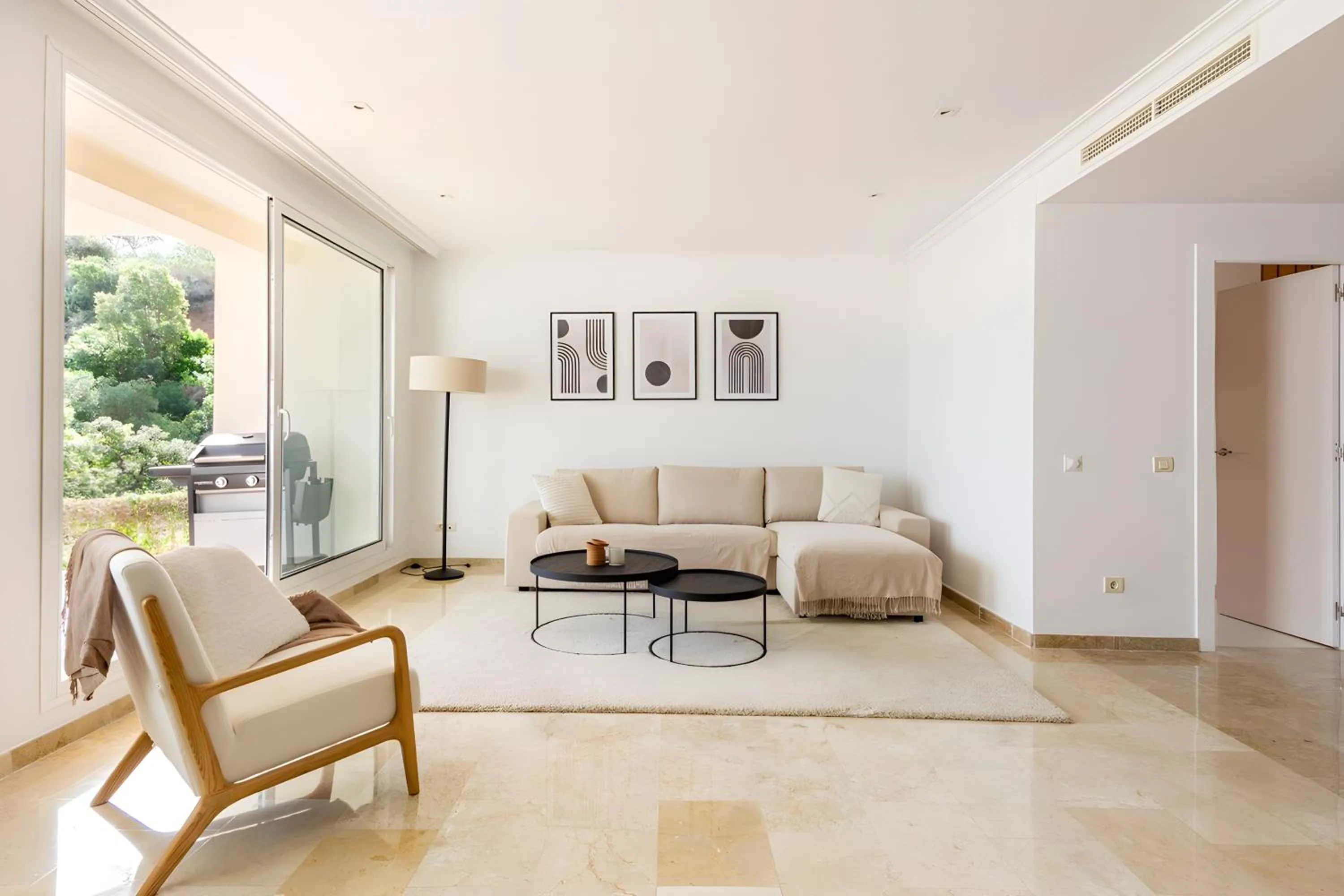 Luxury & Sunny Apartment with Breathtaking View in Marbella East