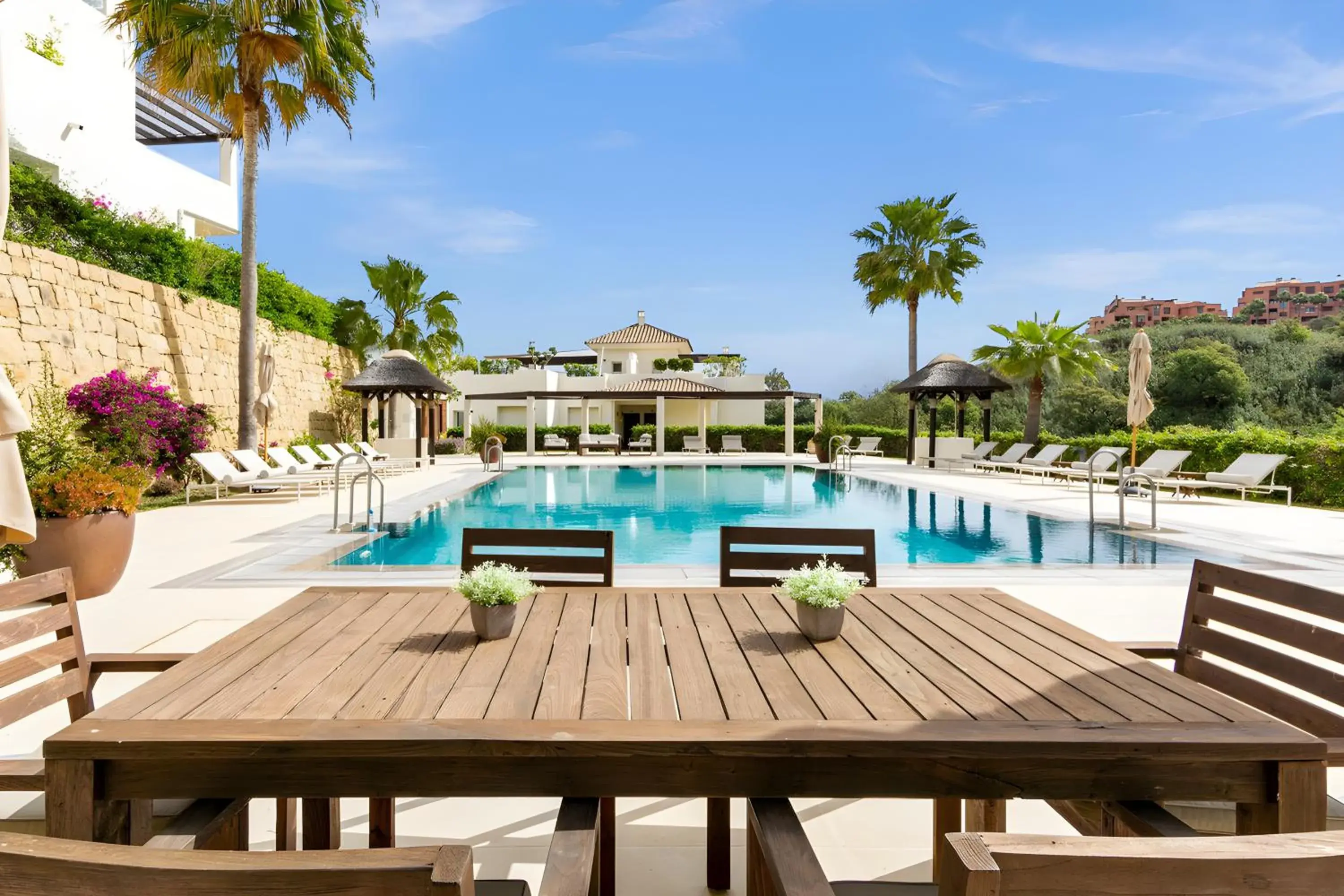 Luxury & Sunny Apartment with Breathtaking View in Marbella East Luxury & Sunny Apartment with Breathtaking View in Marbella East