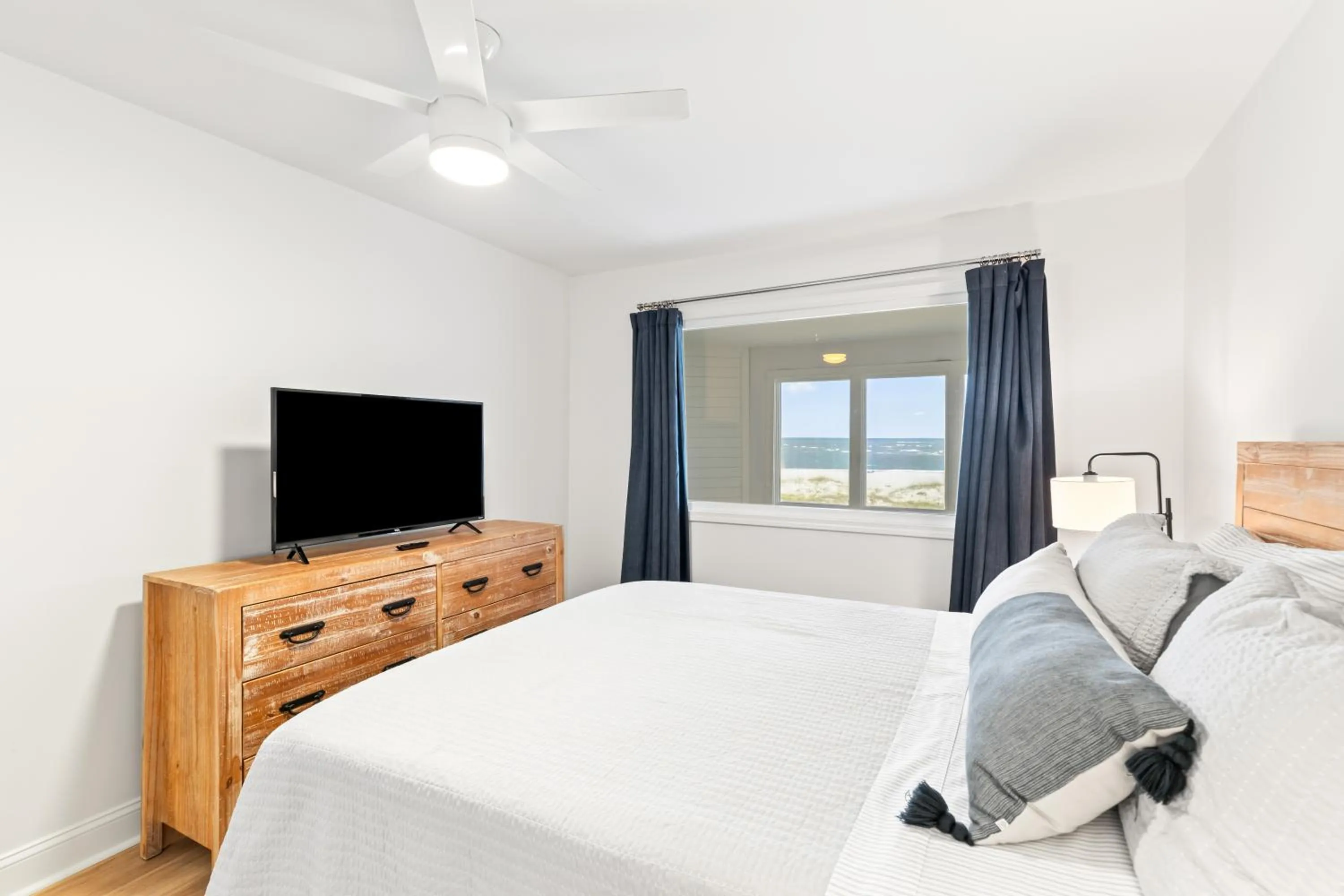Photo of the whole room, Bed in Mariner's Walk 12E - Modern Oceanfront Villa