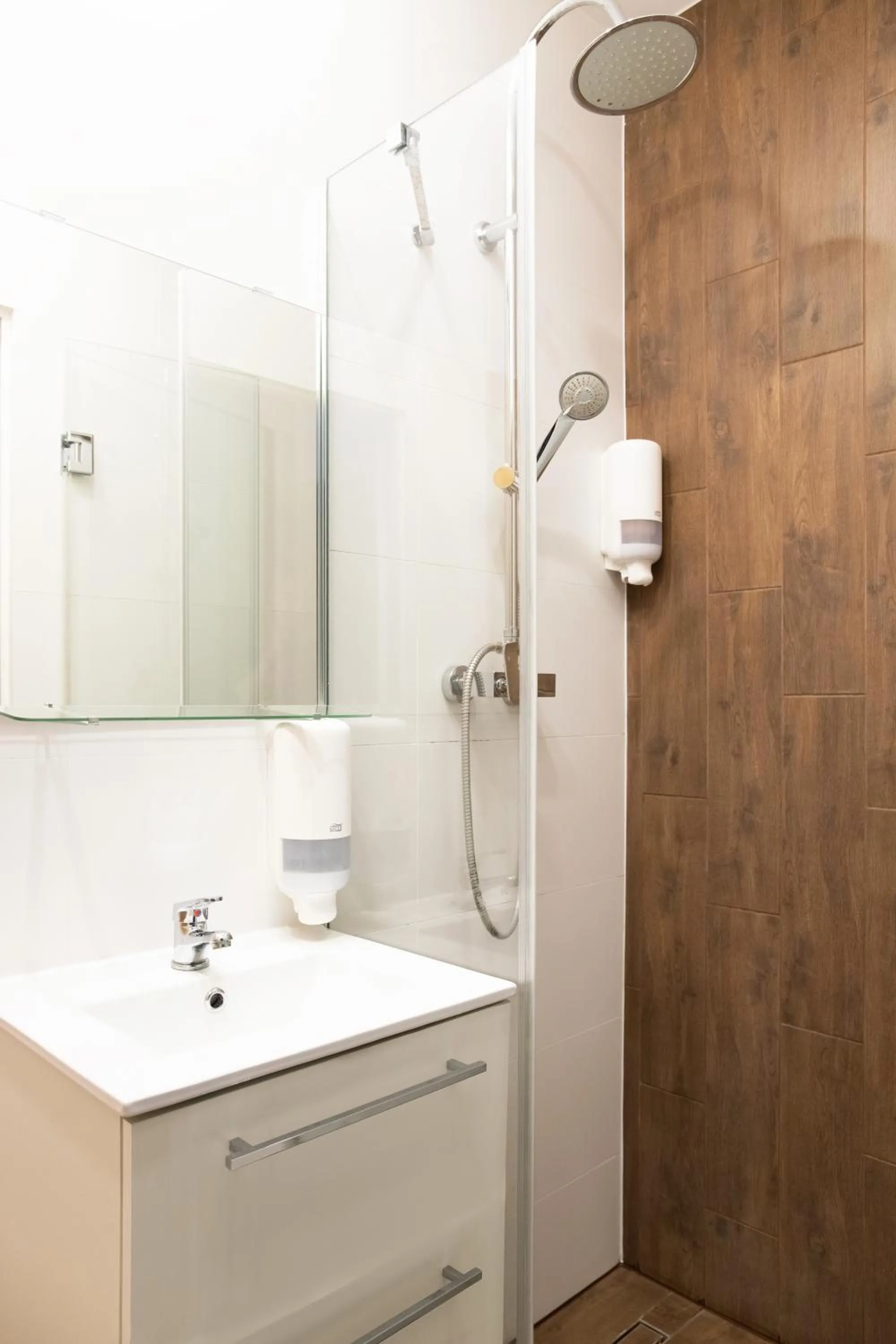 One-Bedroom Suite - single occupancy in ADLER Apartments