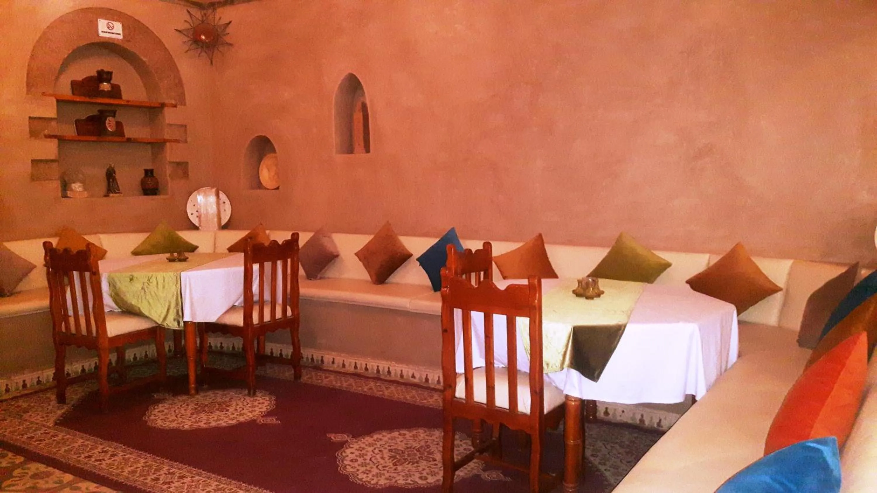 Restaurant/places to eat in Kasbah Sirocco