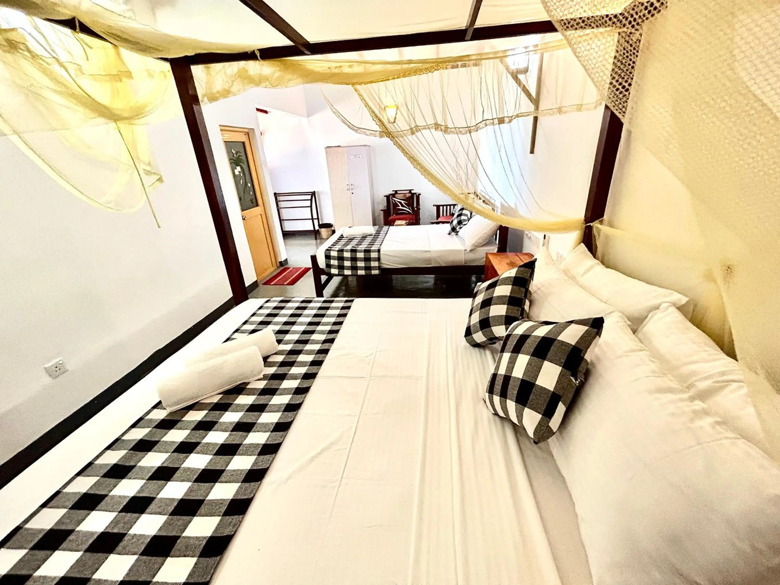 Photo of the whole room in Kenno's Korner