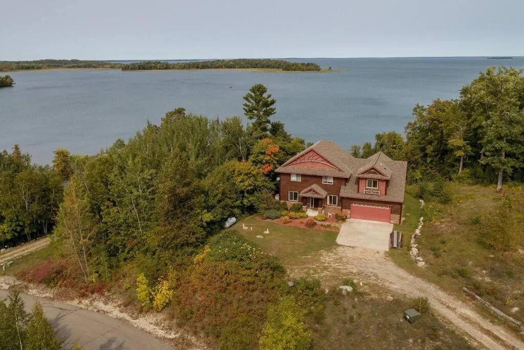 Property building in Spacious Leech Lake Home on 2 Private Acres, 200' of lake shore 15 Minutes to Walker with boat lift, dock, swimming, fire pit