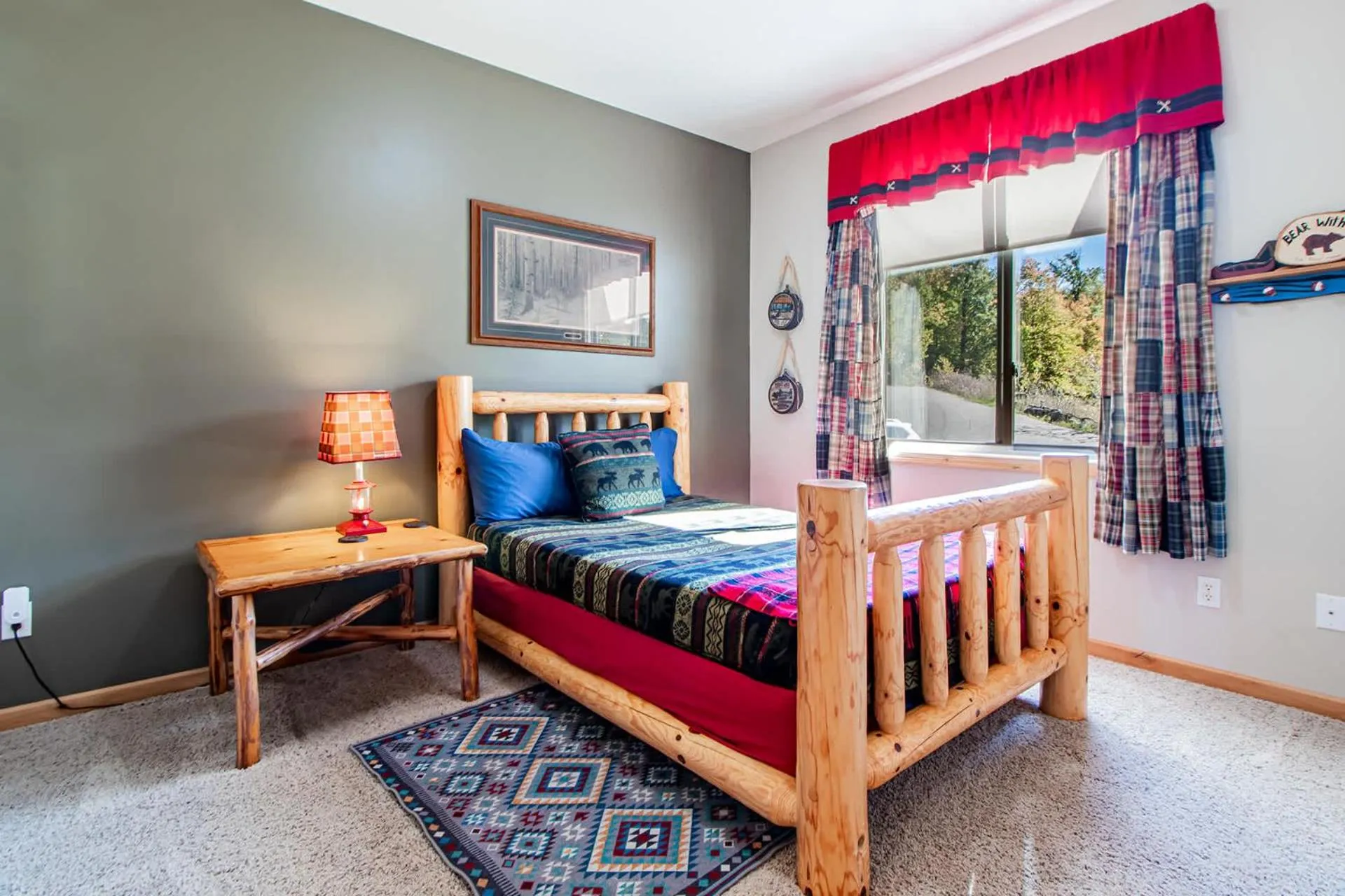 Bed in Spacious Leech Lake Home on 2 Private Acres, 200' of lake shore 15 Minutes to Walker with boat lift, dock, swimming, fire pit