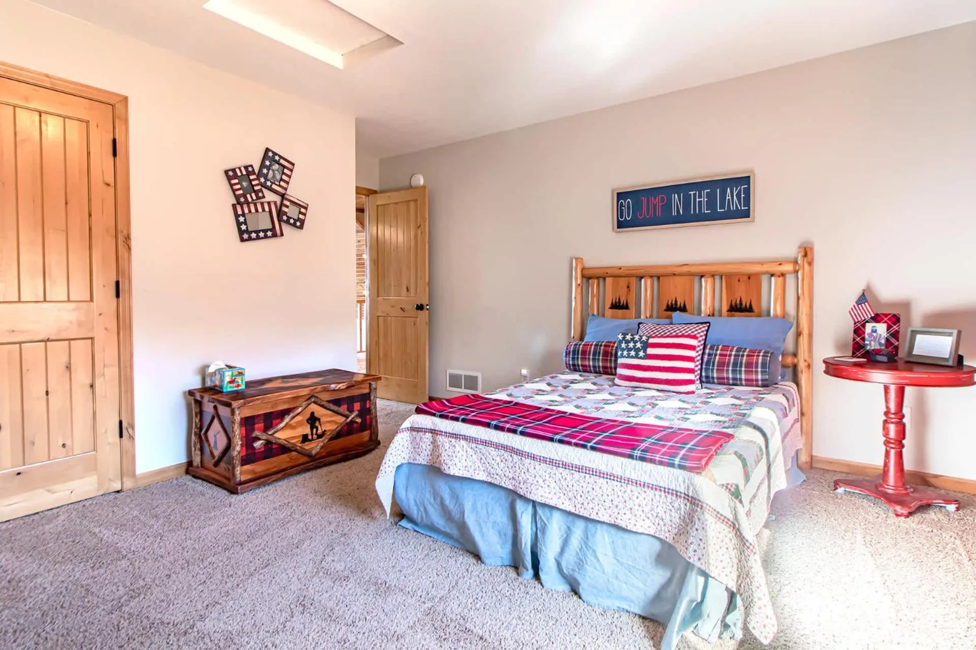 Bed in Spacious Leech Lake Home on 2 Private Acres, 200' of lake shore 15 Minutes to Walker with boat lift, dock, swimming, fire pit