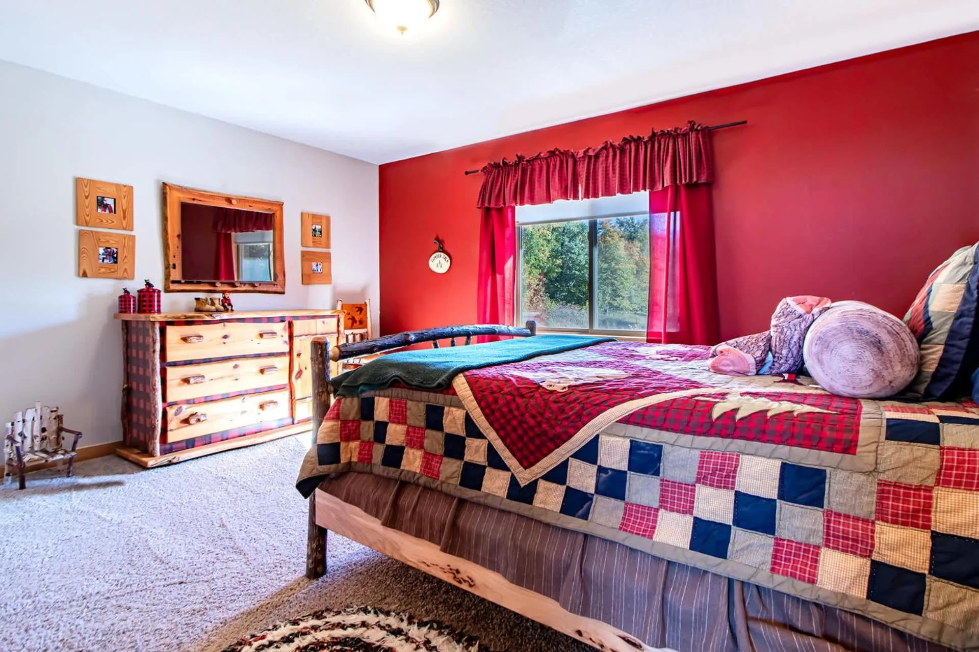 Bed in Spacious Leech Lake Home on 2 Private Acres, 200' of lake shore 15 Minutes to Walker with boat lift, dock, swimming, fire pit