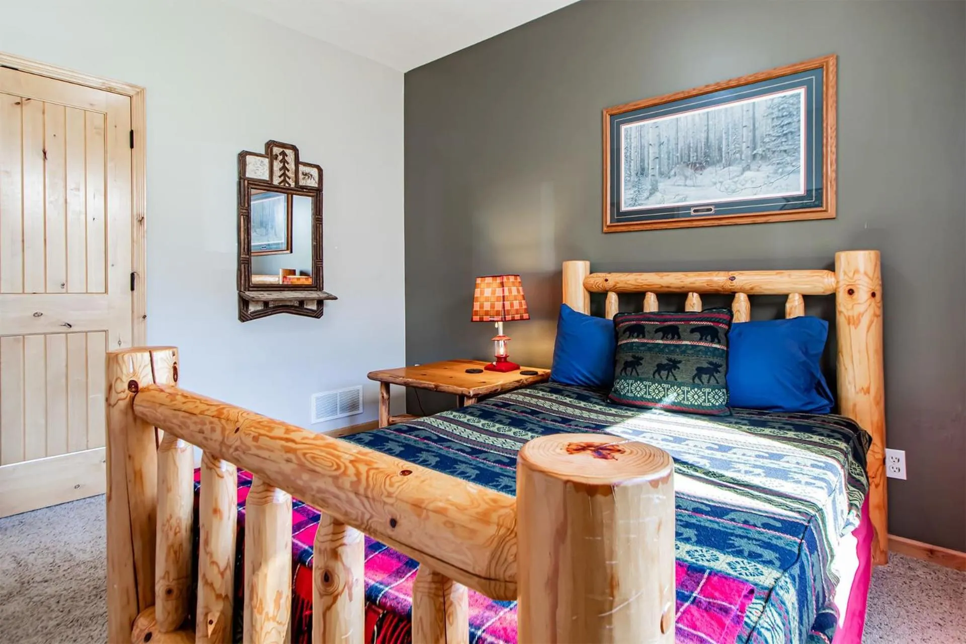 Bed in Spacious Leech Lake Home on 2 Private Acres, 200' of lake shore 15 Minutes to Walker with boat lift, dock, swimming, fire pit