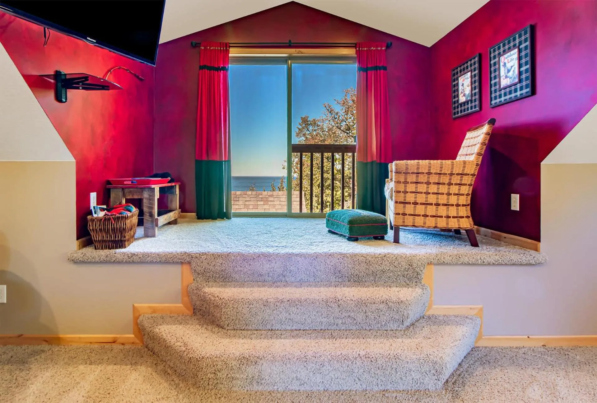 Spacious Leech Lake Home on 2 Private Acres, 200' of lake shore 15 Minutes to Walker with boat lift, dock, swimming, fire pit