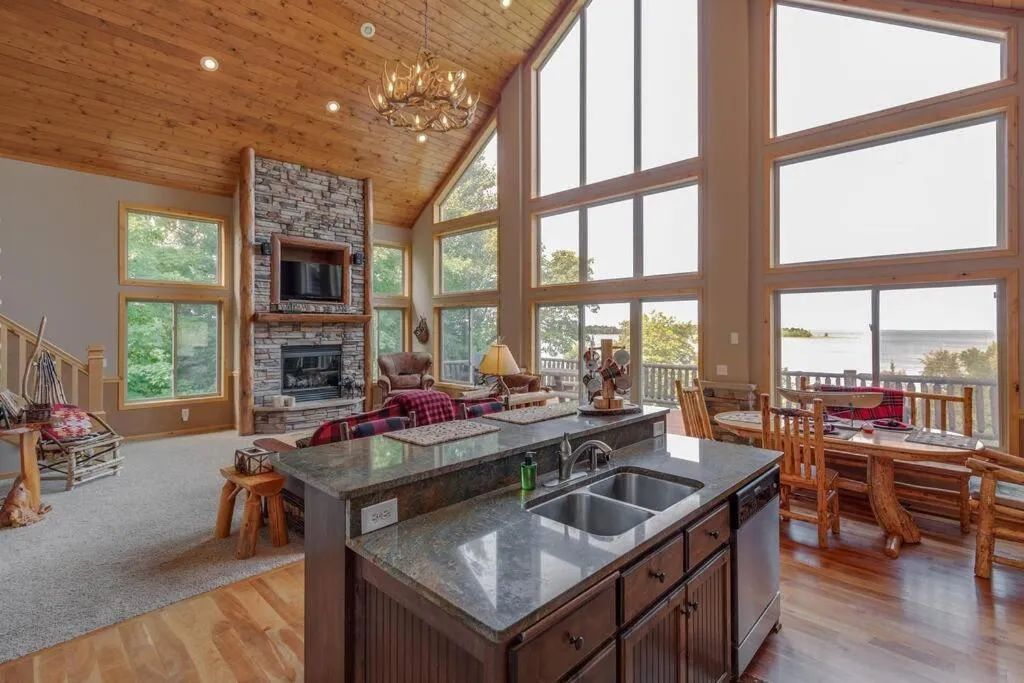 Communal lounge/ TV room in Spacious Leech Lake Home on 2 Private Acres, 200' of lake shore 15 Minutes to Walker with boat lift, dock, swimming, fire pit