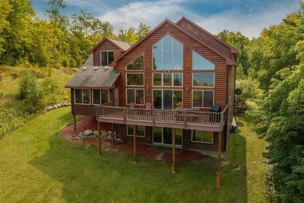 Property building in Spacious Leech Lake Home on 2 Private Acres, 200' of lake shore 15 Minutes to Walker with boat lift, dock, swimming, fire pit