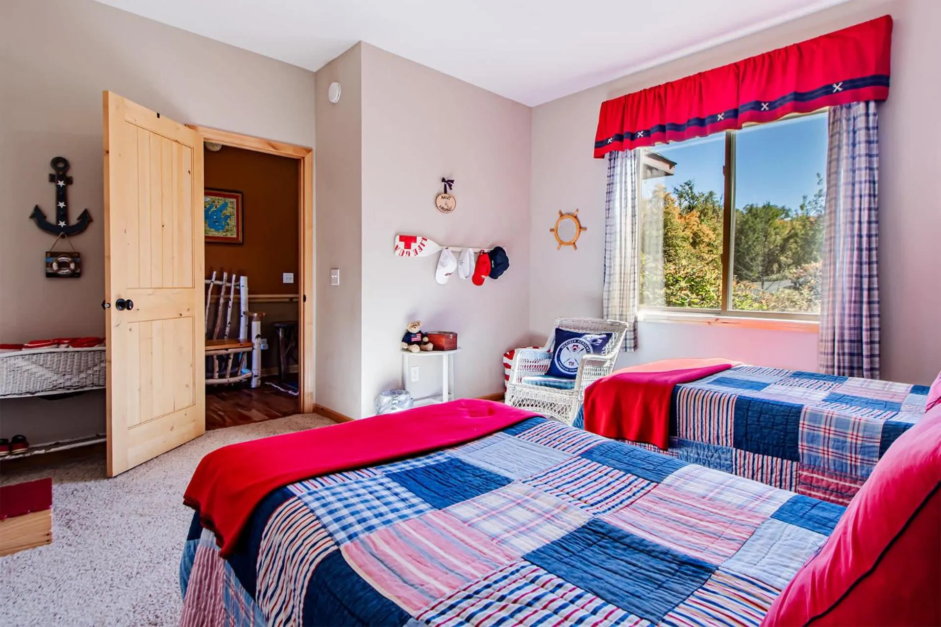 Bed in Spacious Leech Lake Home on 2 Private Acres, 200' of lake shore 15 Minutes to Walker with boat lift, dock, swimming, fire pit