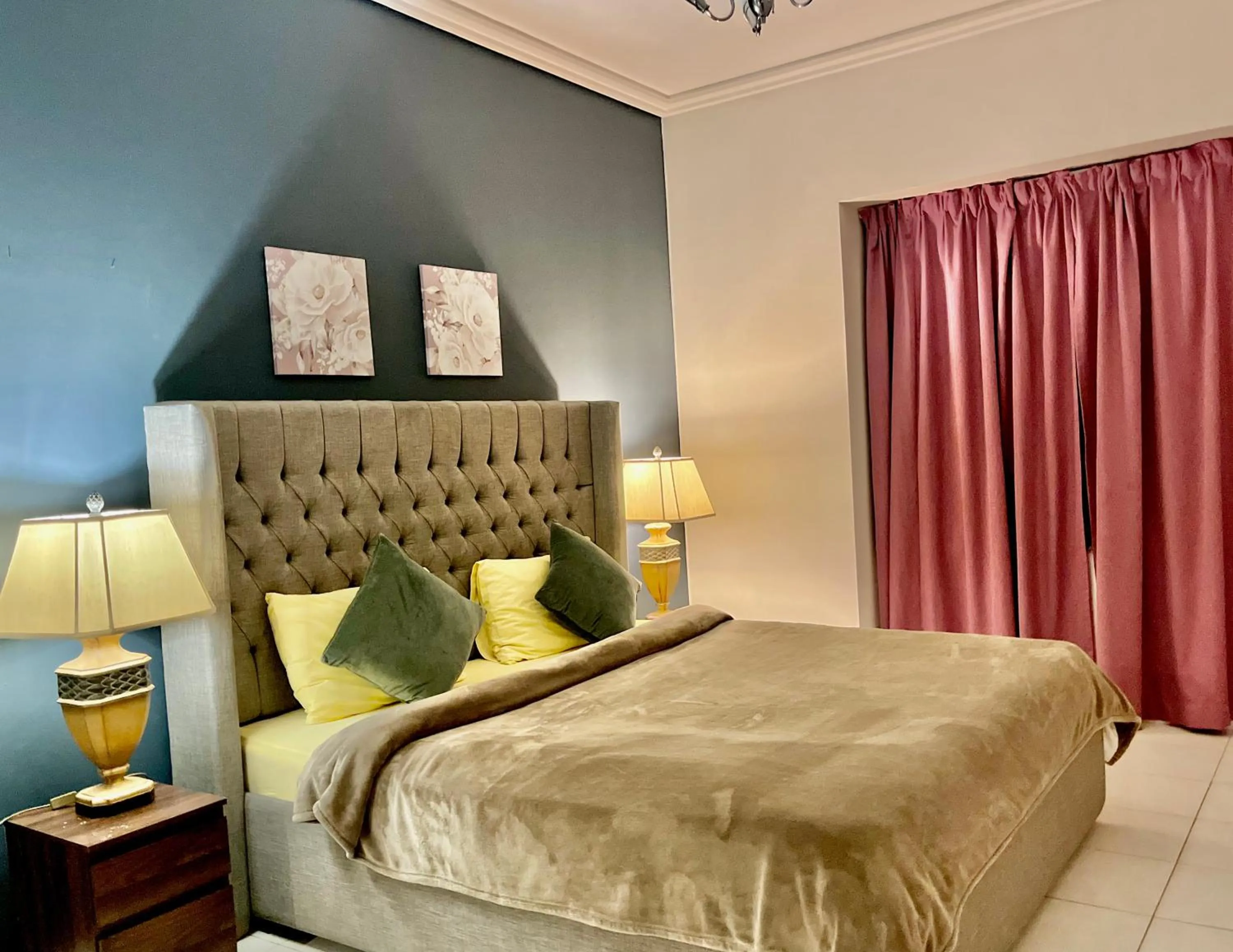 Bed in Chic 3 bedroom apartment