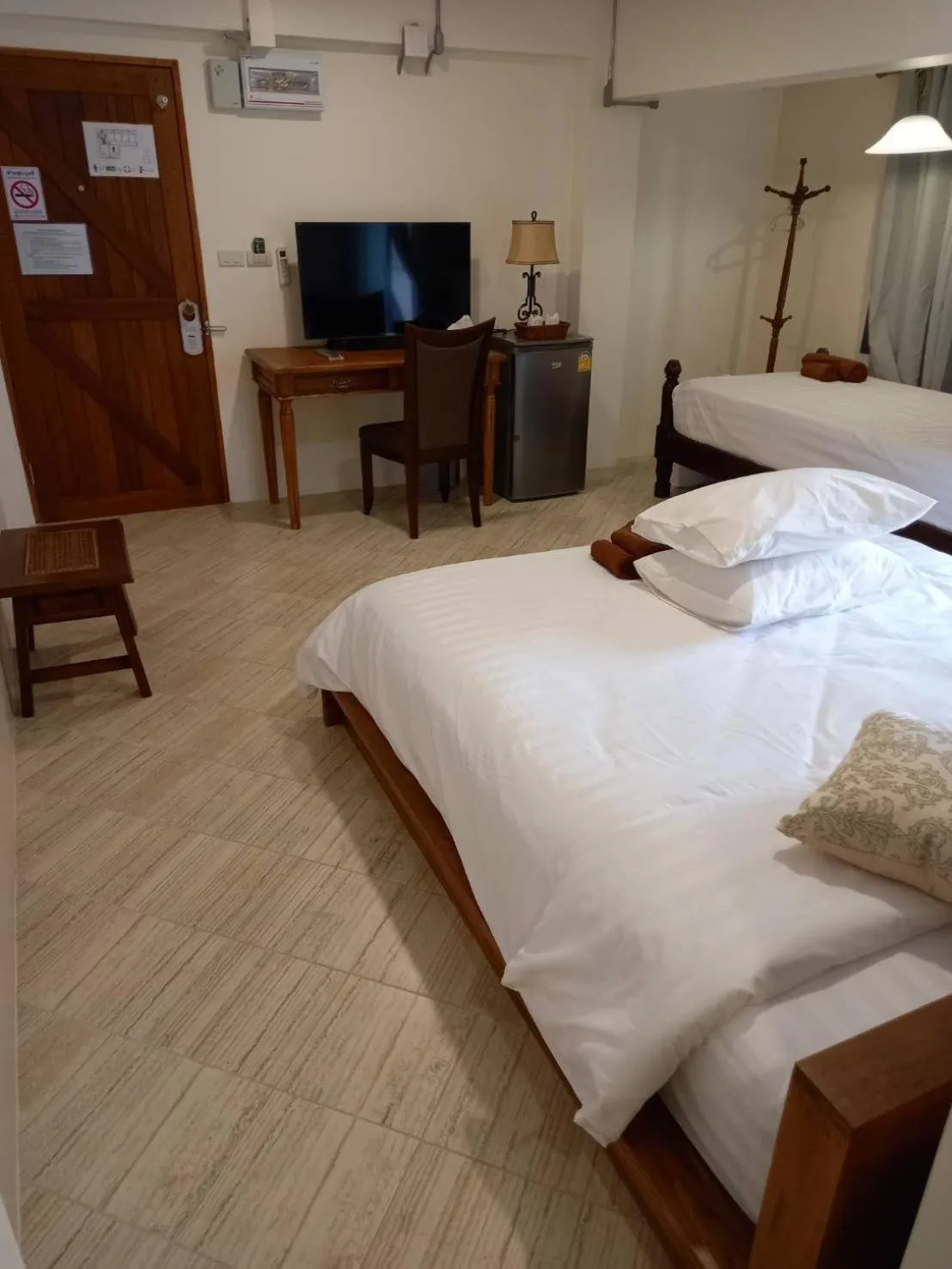 Communal lounge/ TV room, Bed in Valentier Cafe and Hotel