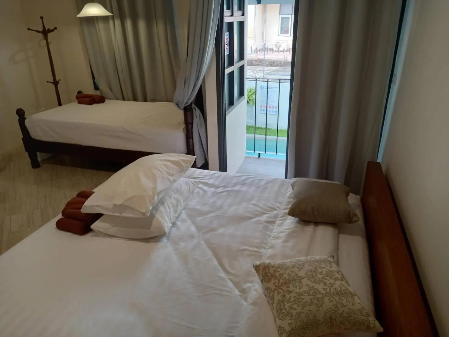 Property building, Bed in Valentier Cafe and Hotel