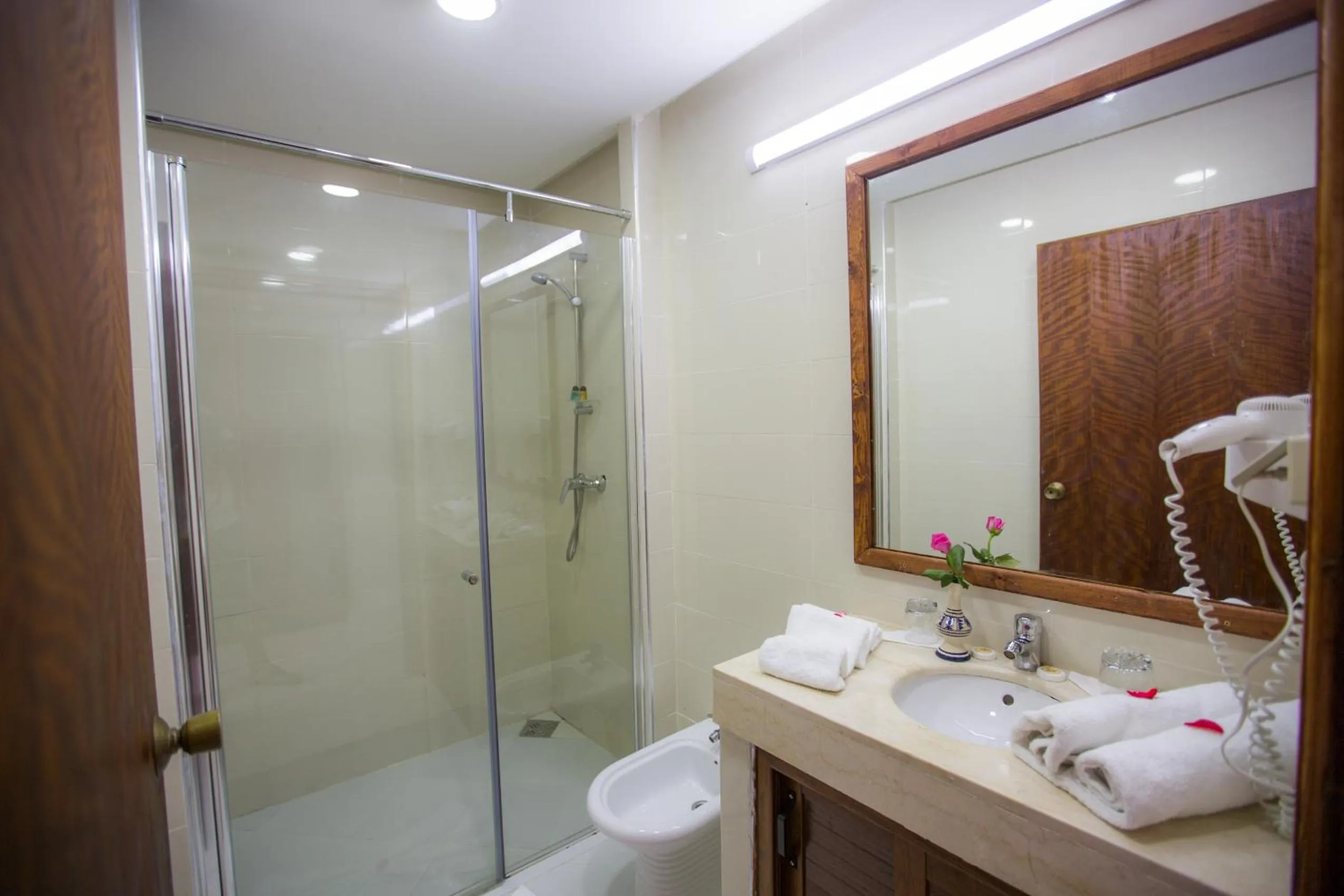 Shower in Hôtel Des Iles