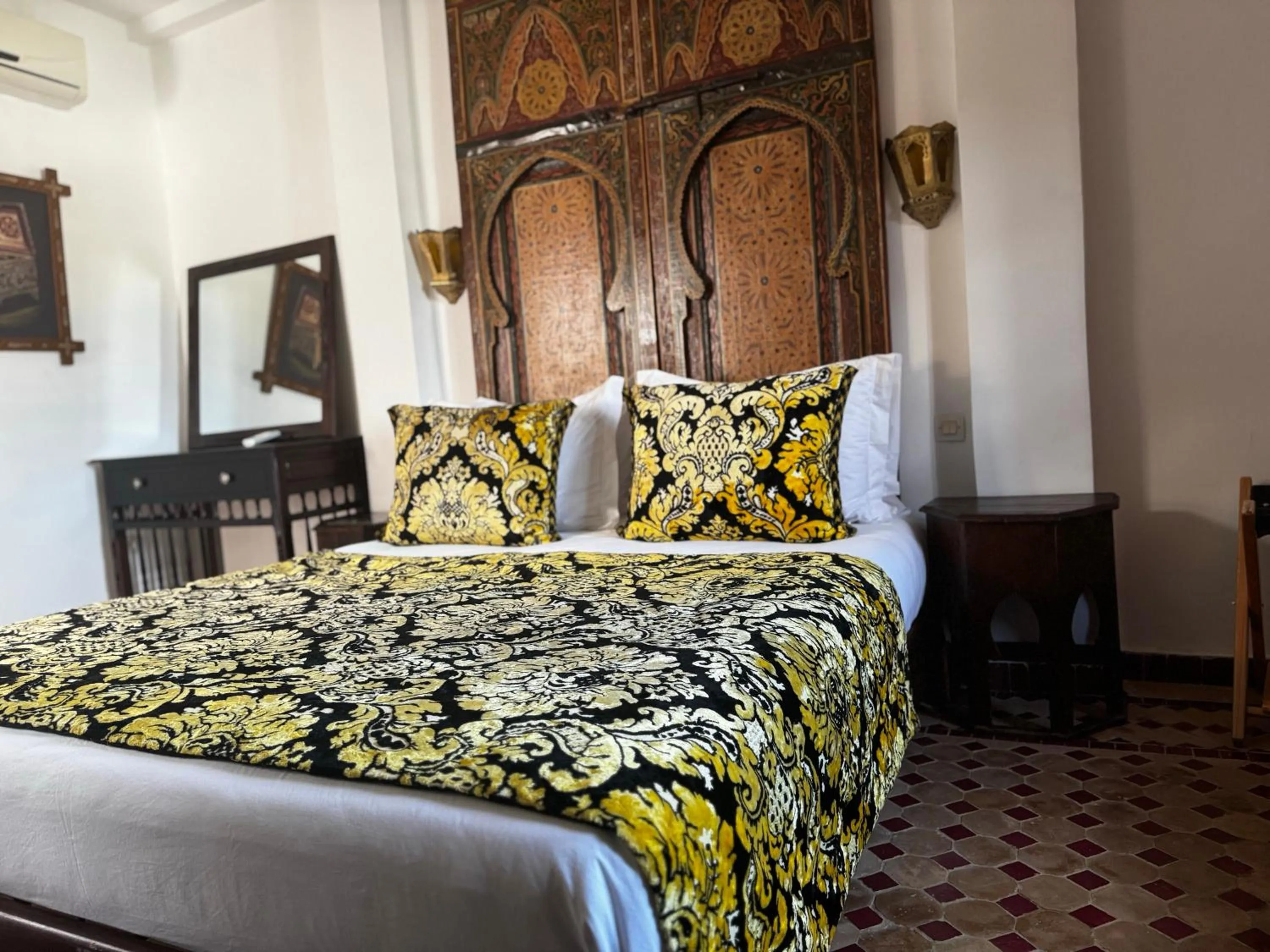 Bed in Riad Dar Laura