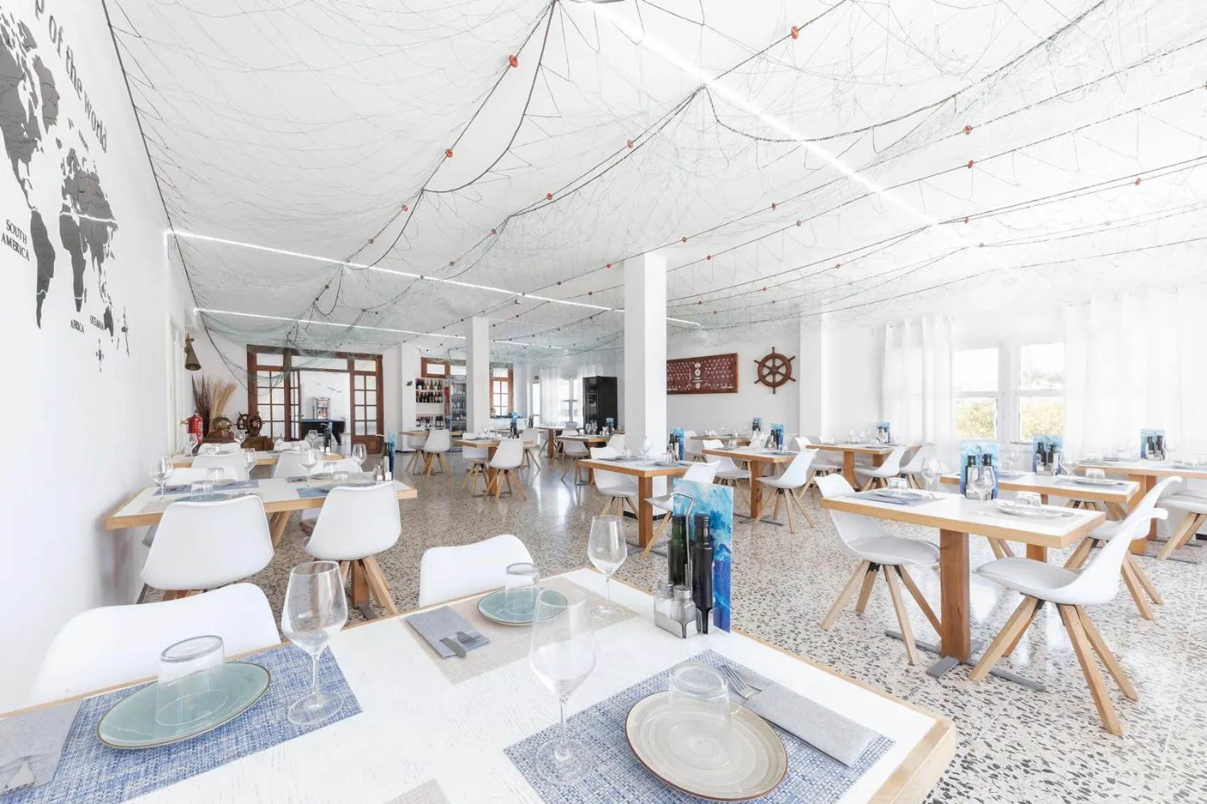 Restaurant/places to eat in Hostal Cala Llombards