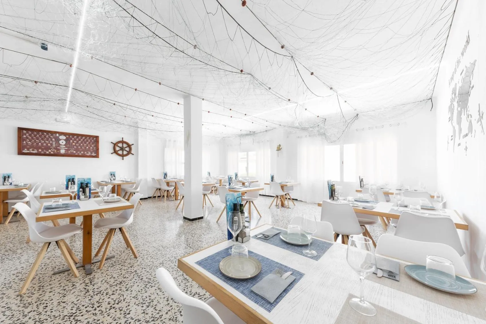 Restaurant/places to eat in Hostal Cala Llombards