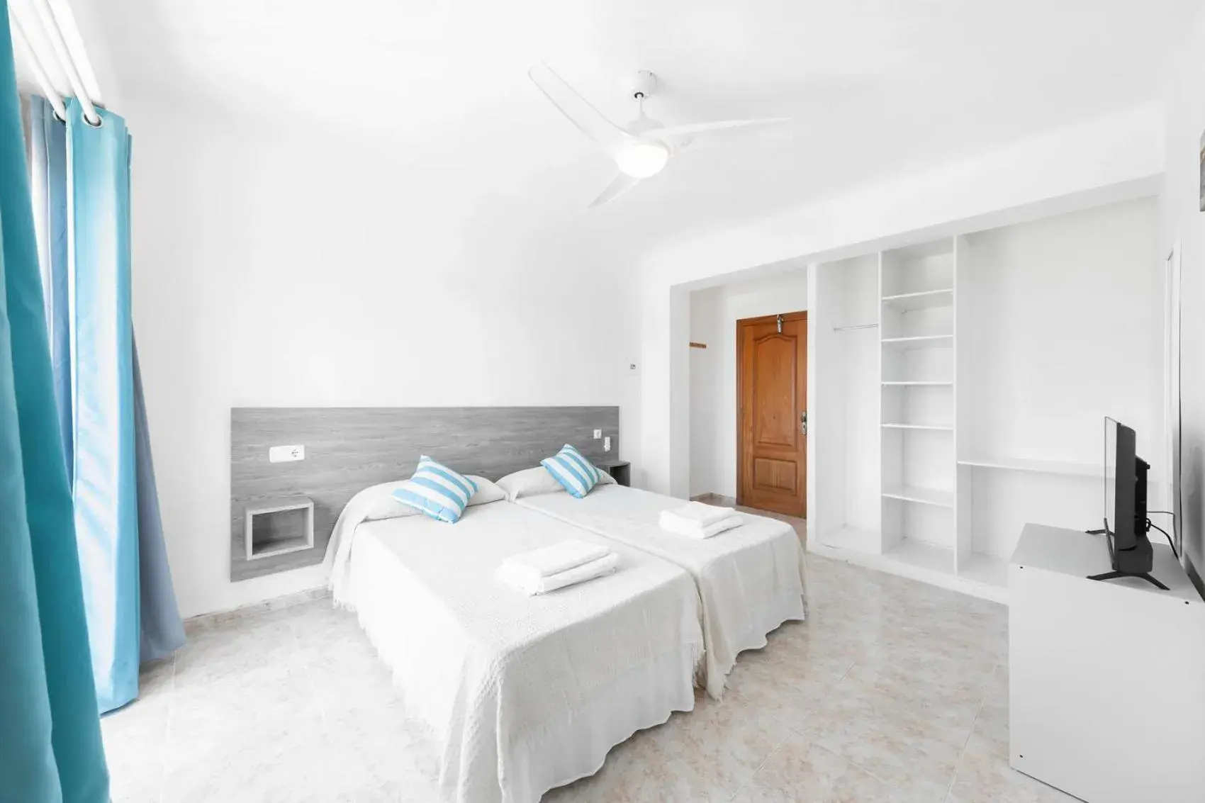 Twin Room in Hostal Cala Llombards Twin Room in Hostal Cala Llombards