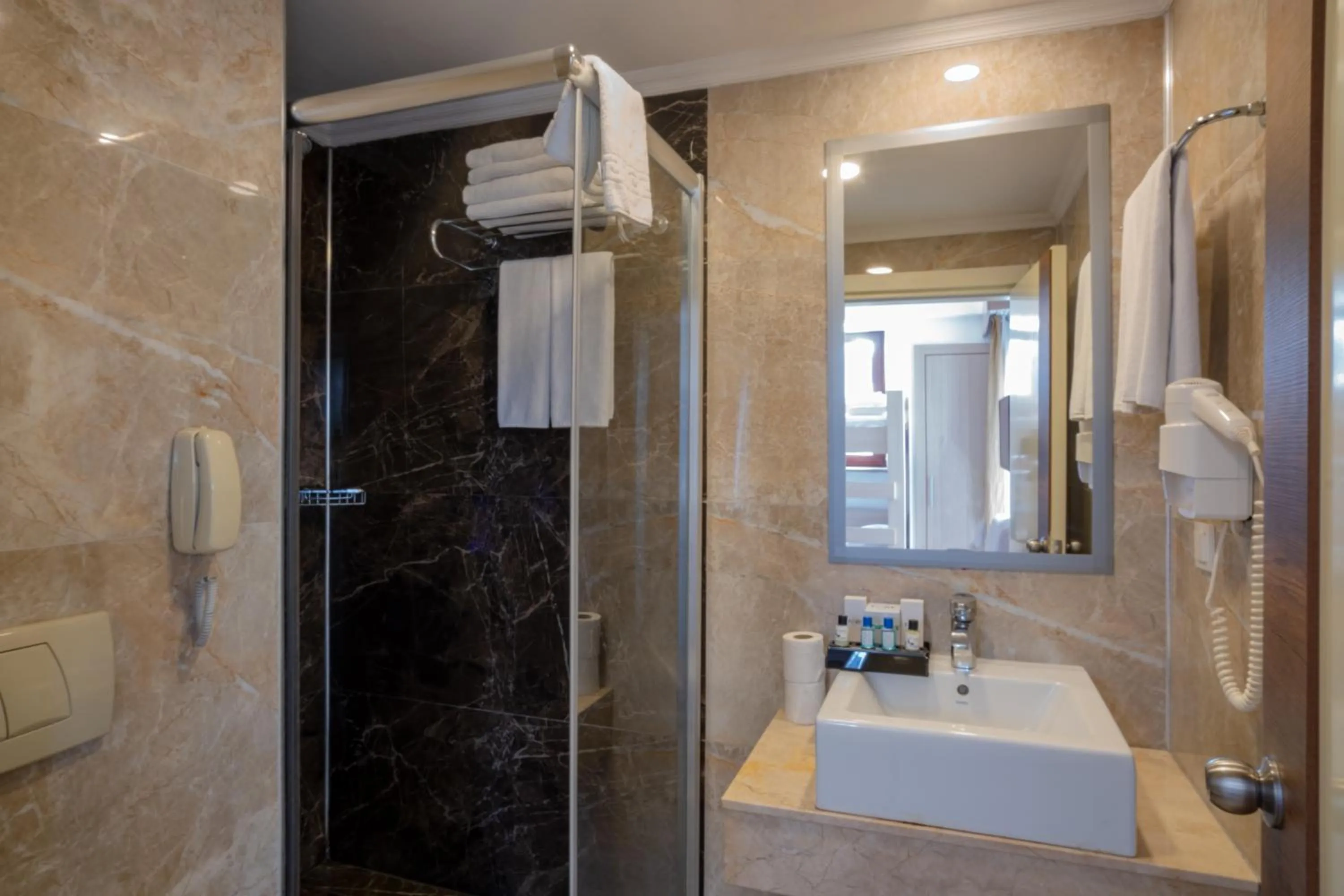 Shower in FORE RESORT & SPA