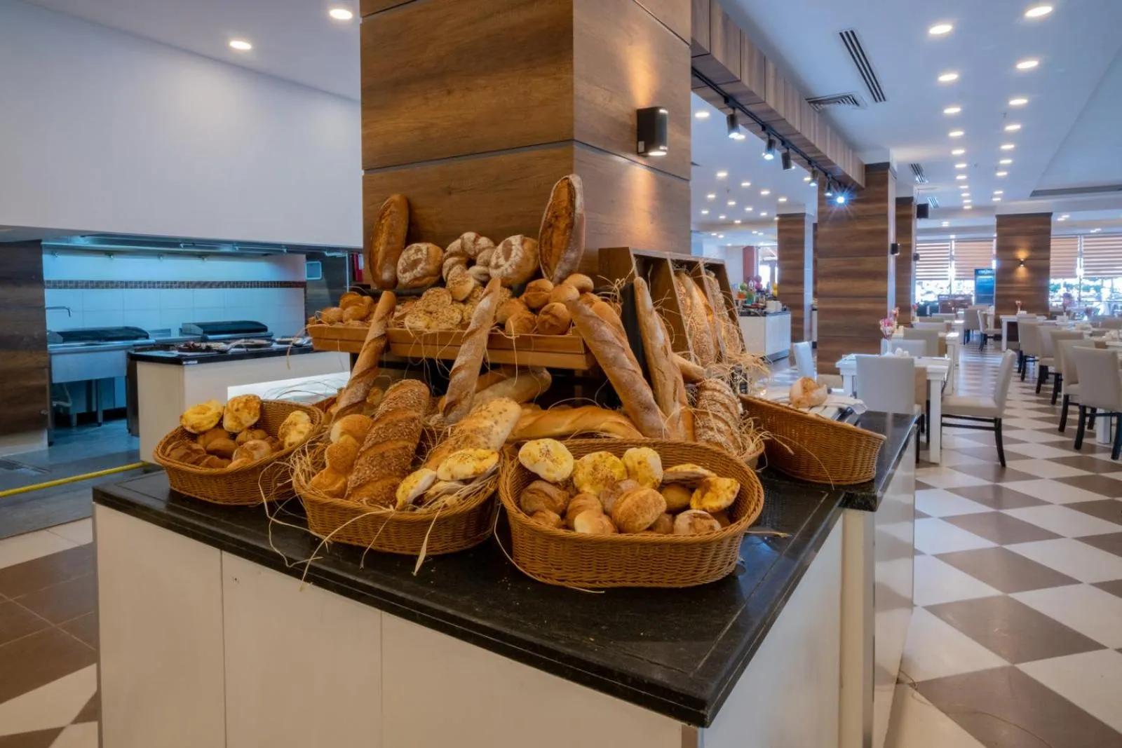 Restaurant/places to eat in FORE RESORT & SPA