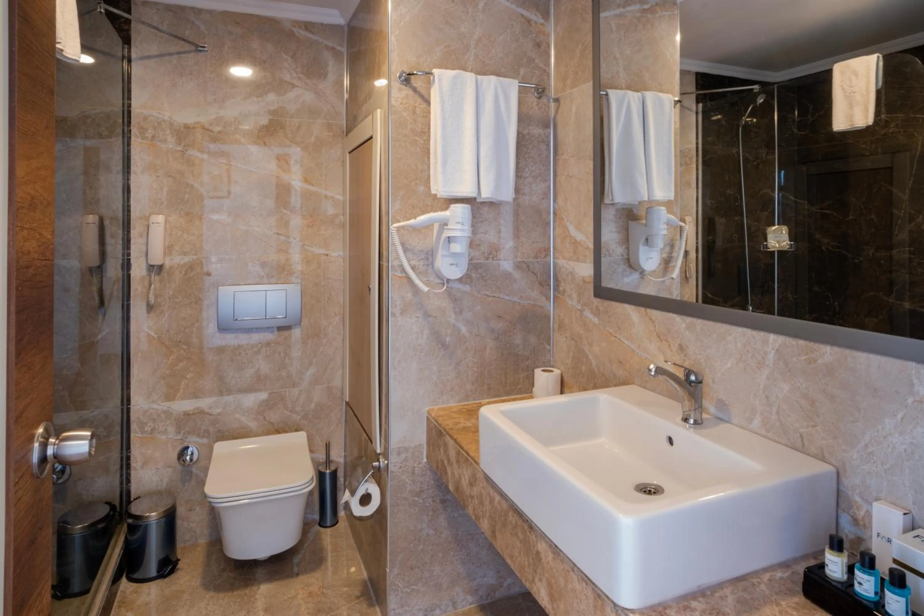 Shower in FORE RESORT & SPA