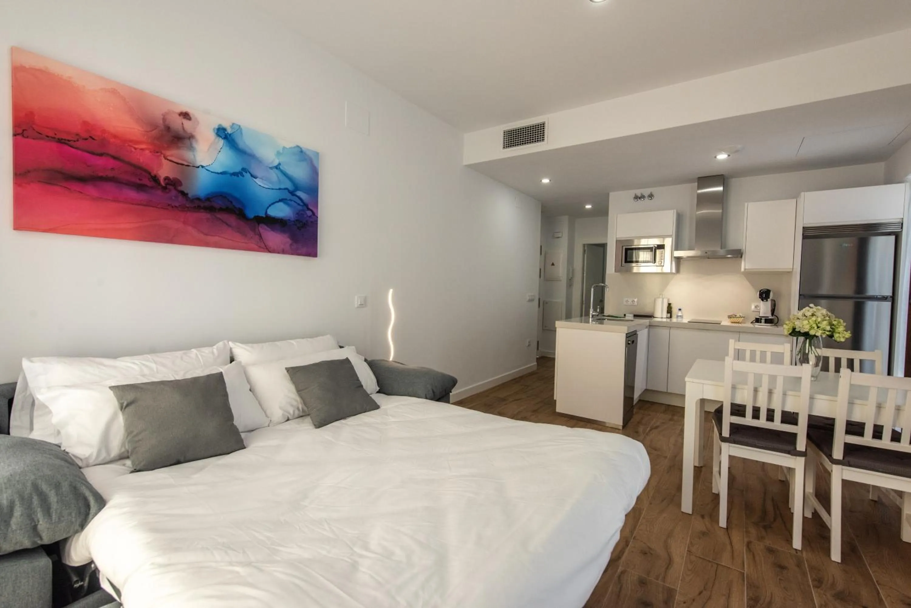 Kitchen or kitchenette, Bed in Apartamentos Santa María 15