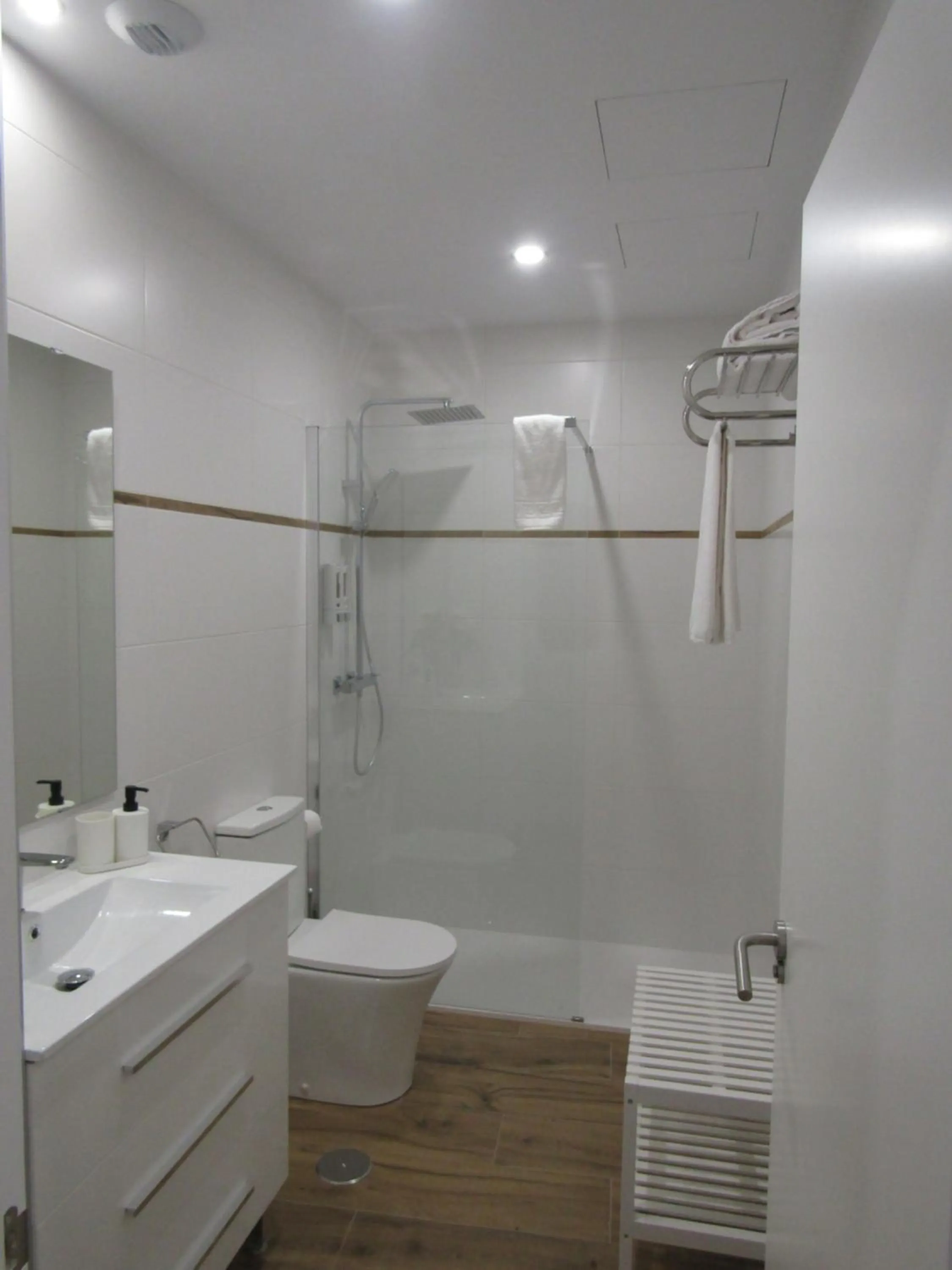 Bathroom in Apartamentos Santa María 15