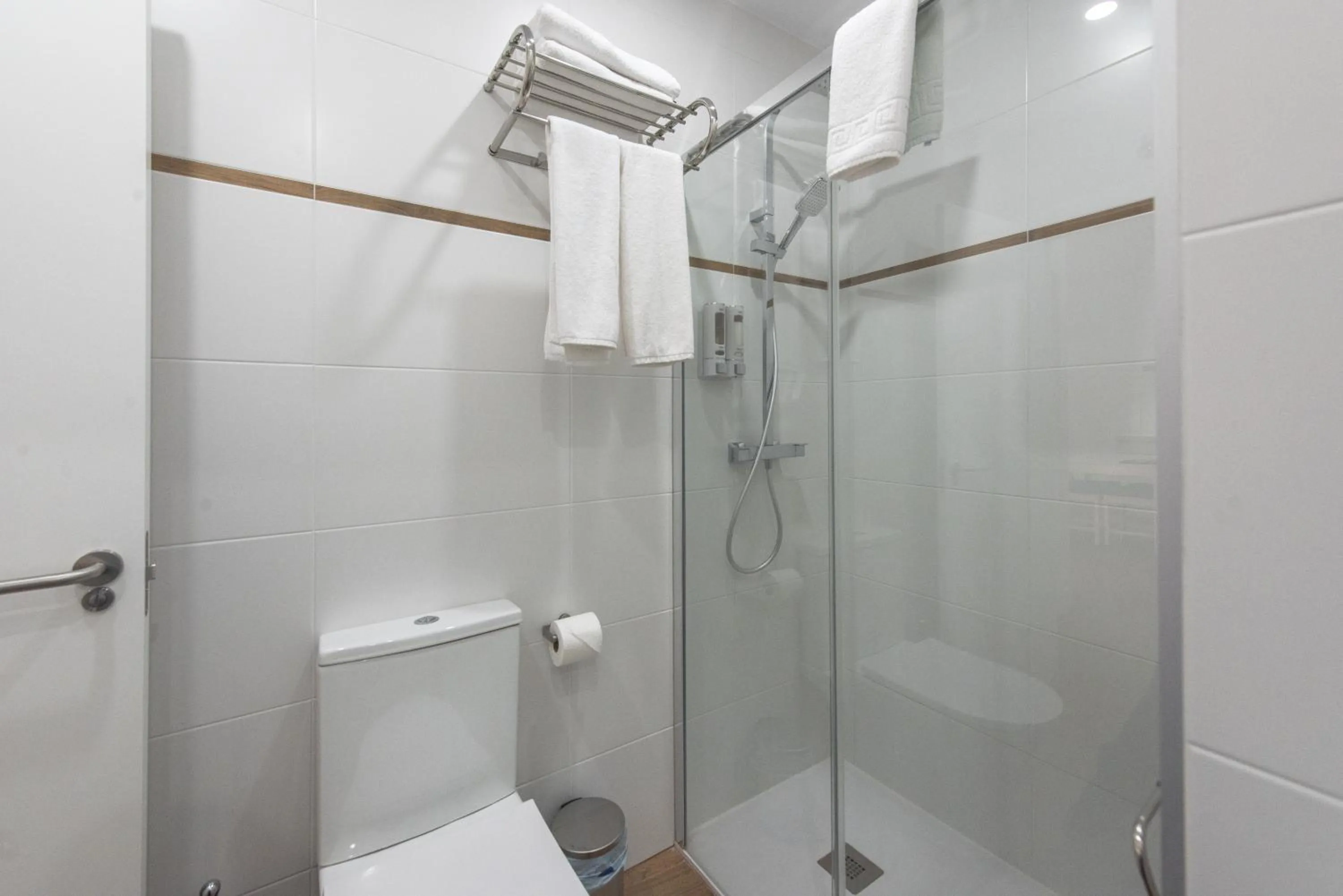 Bathroom in Apartamentos Santa María 15