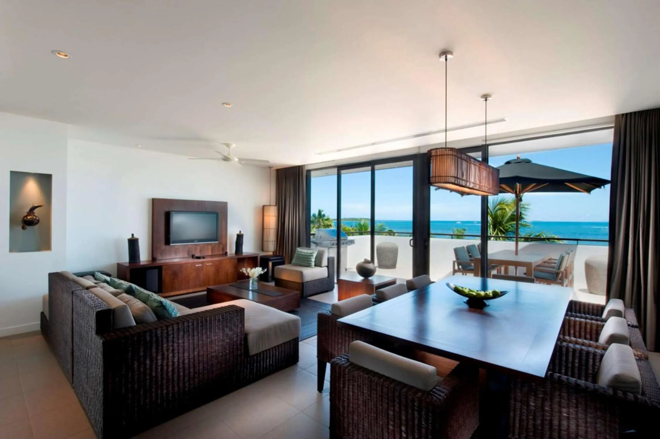 Living room in Hilton Fiji Beach Resort and Spa