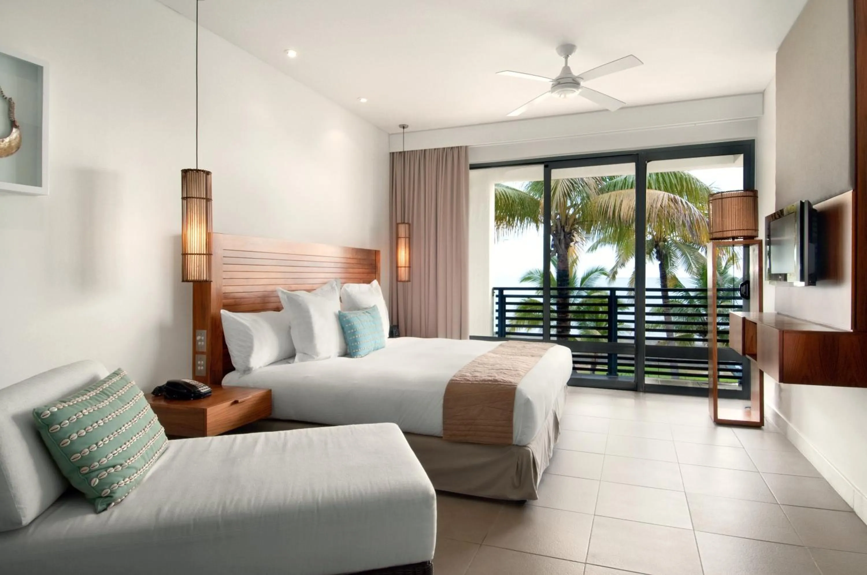 TV and multimedia, Bed in Hilton Fiji Beach Resort and Spa