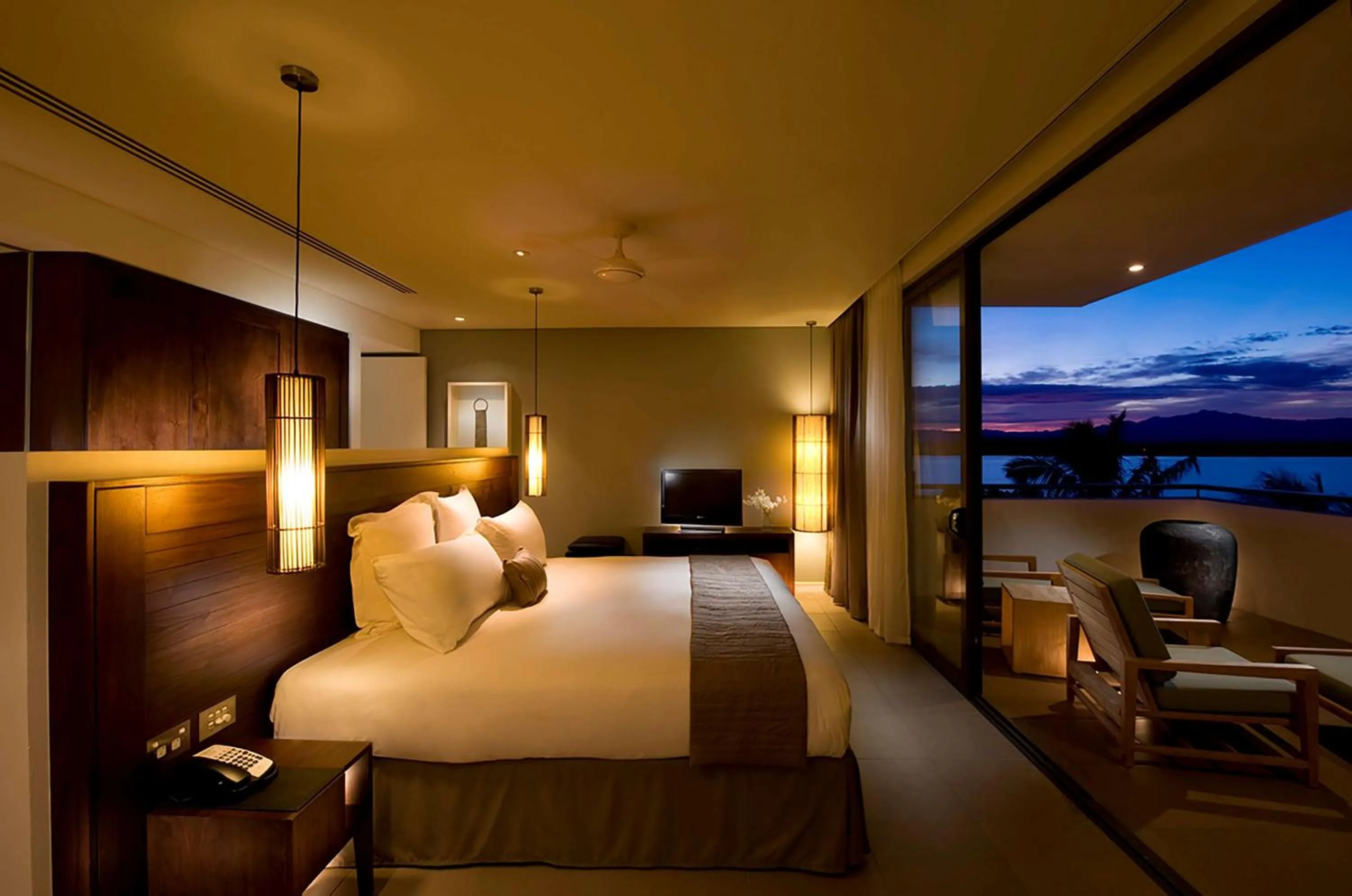 Bed in Hilton Fiji Beach Resort and Spa