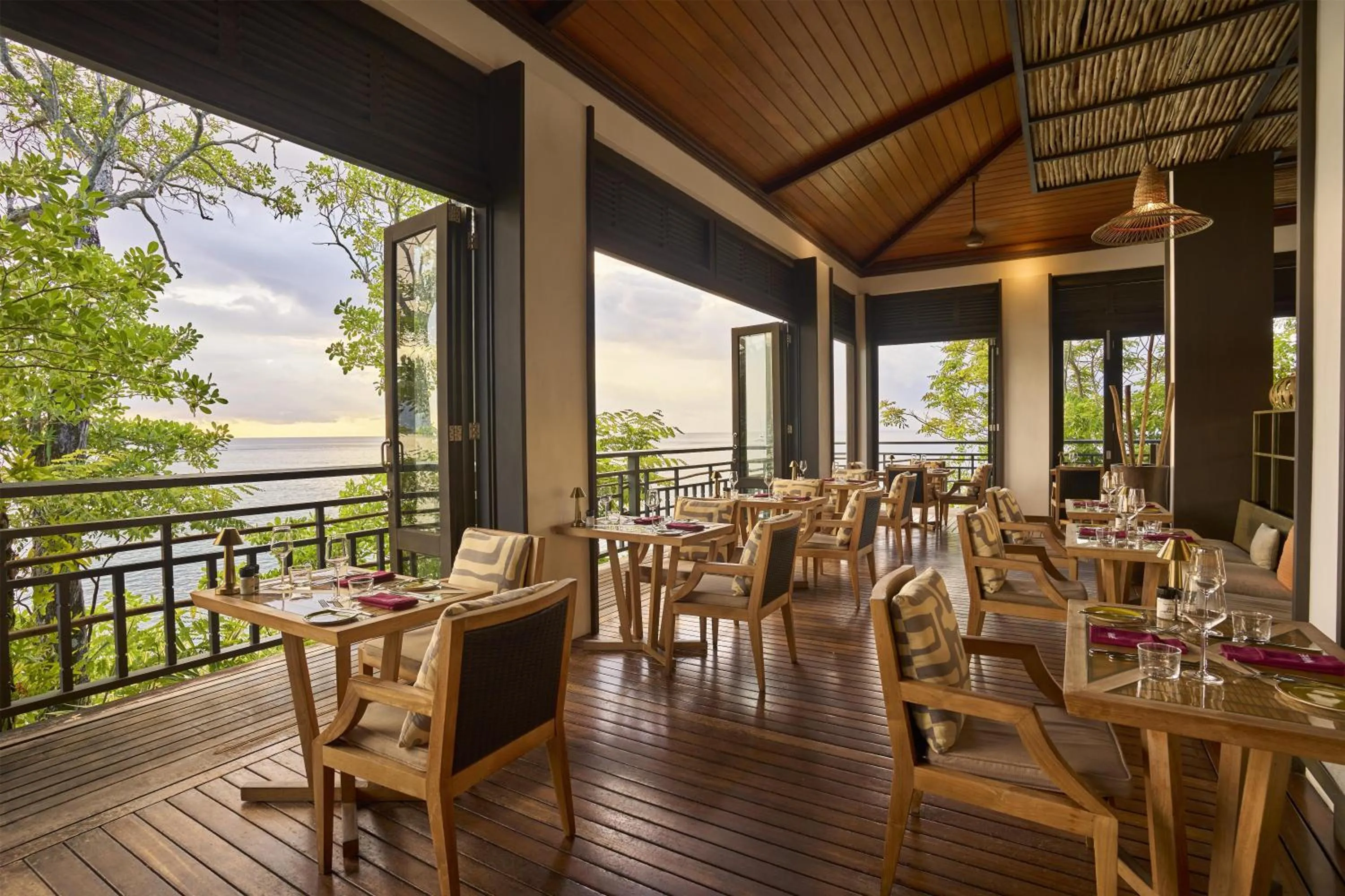 Restaurant/places to eat in Hilton Seychelles Northolme Resort & Spa