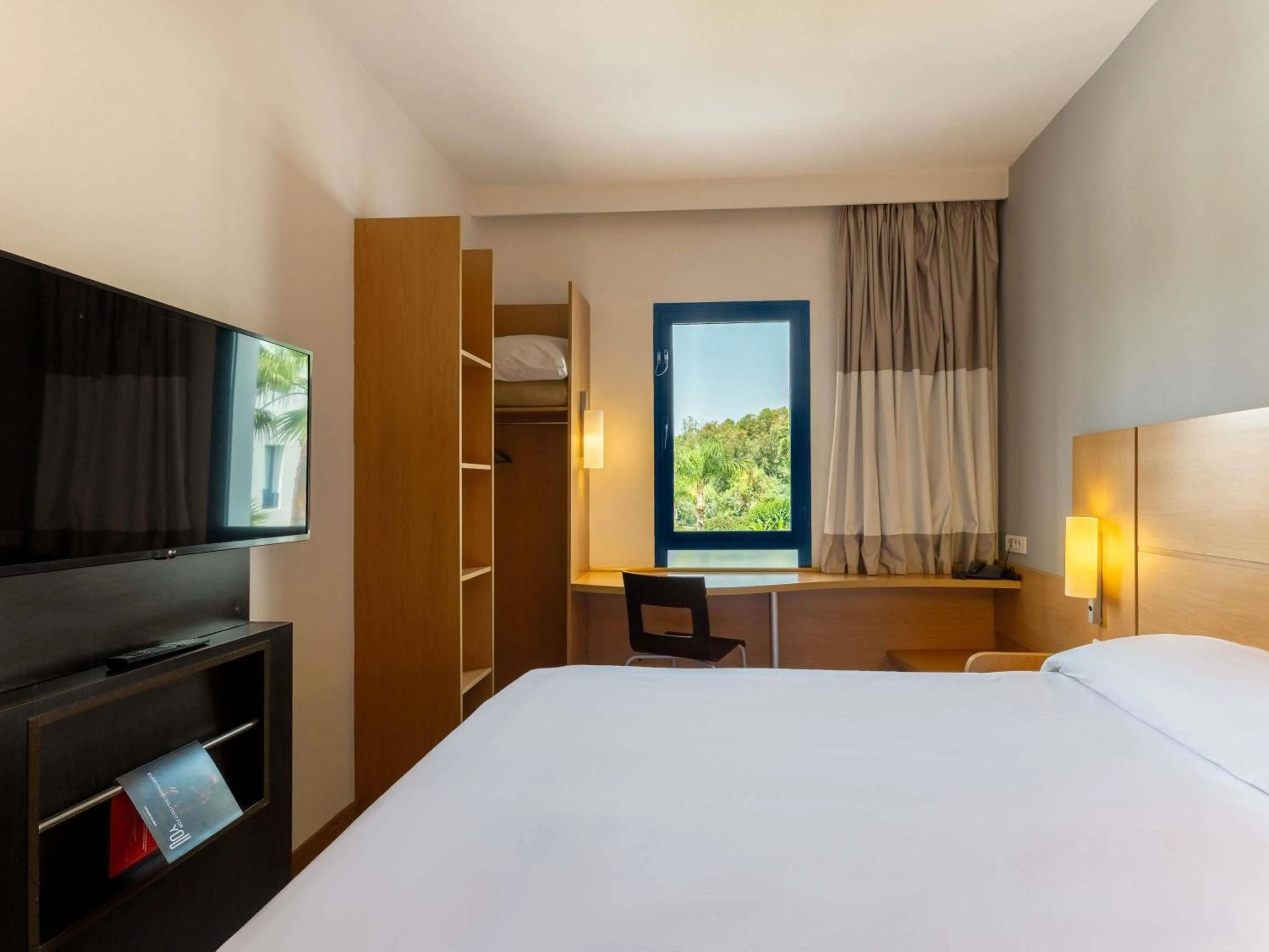 Bedroom, Bed in Ibis Fes