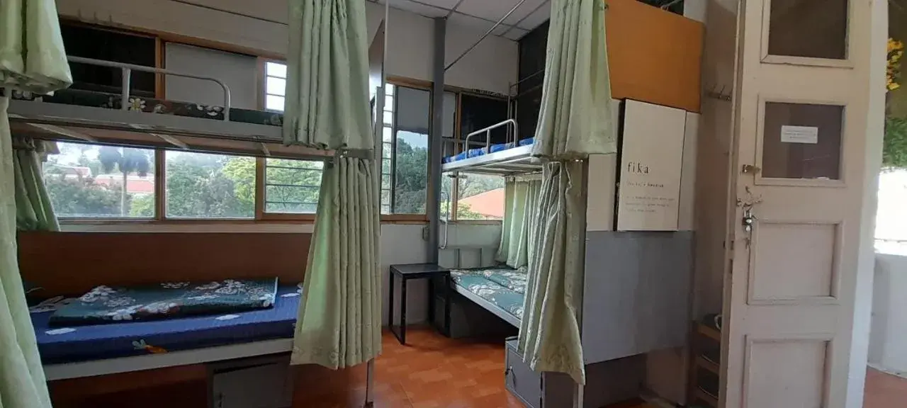 Bed in 6-Bed Dormitory Room in Ba Dinh Le rêveur Homestay Bed in 6-Bed Dormitory Room in Ba Dinh Le rêveur Homestay