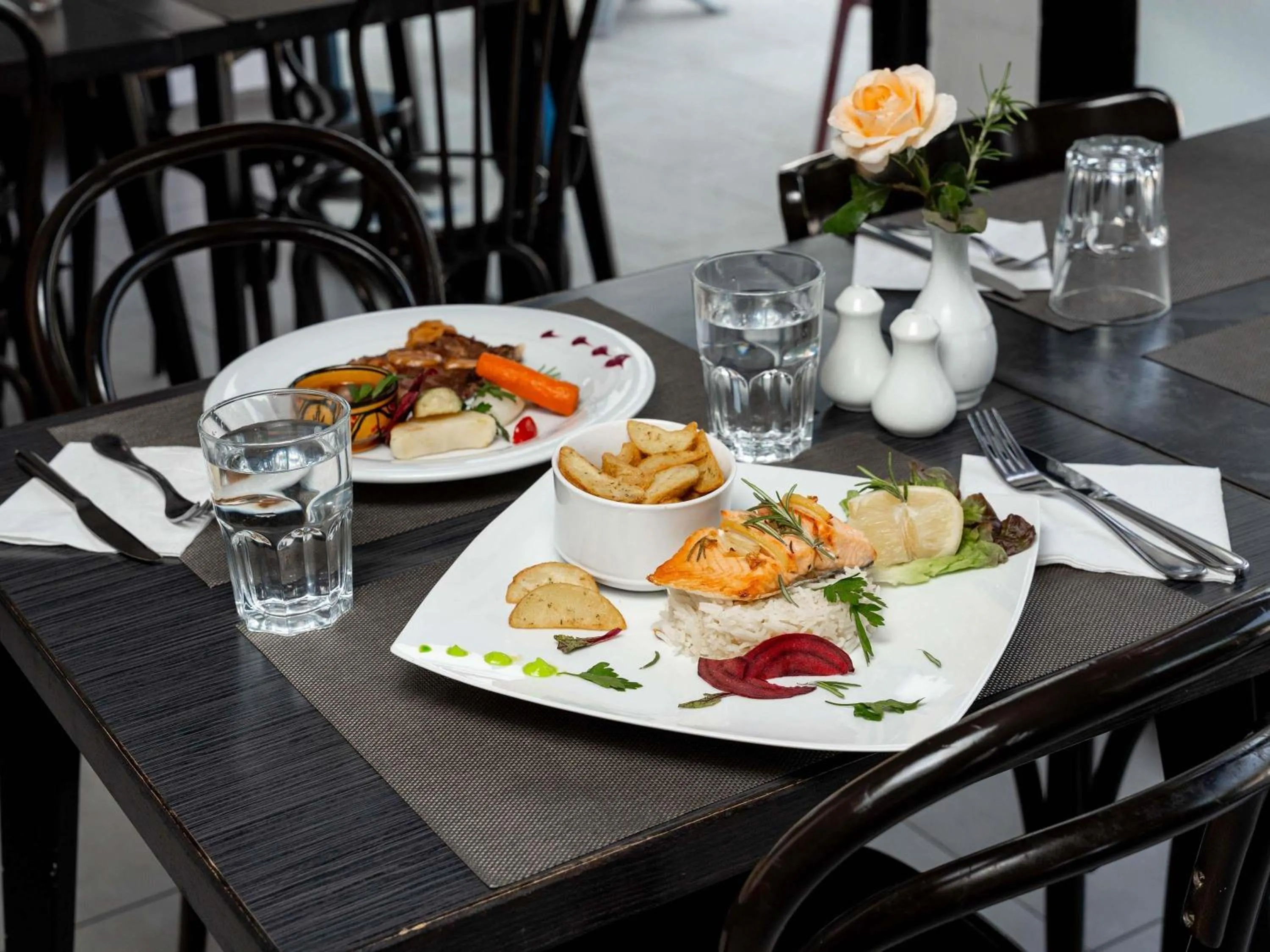 Restaurant/places to eat in Ibis Meknès