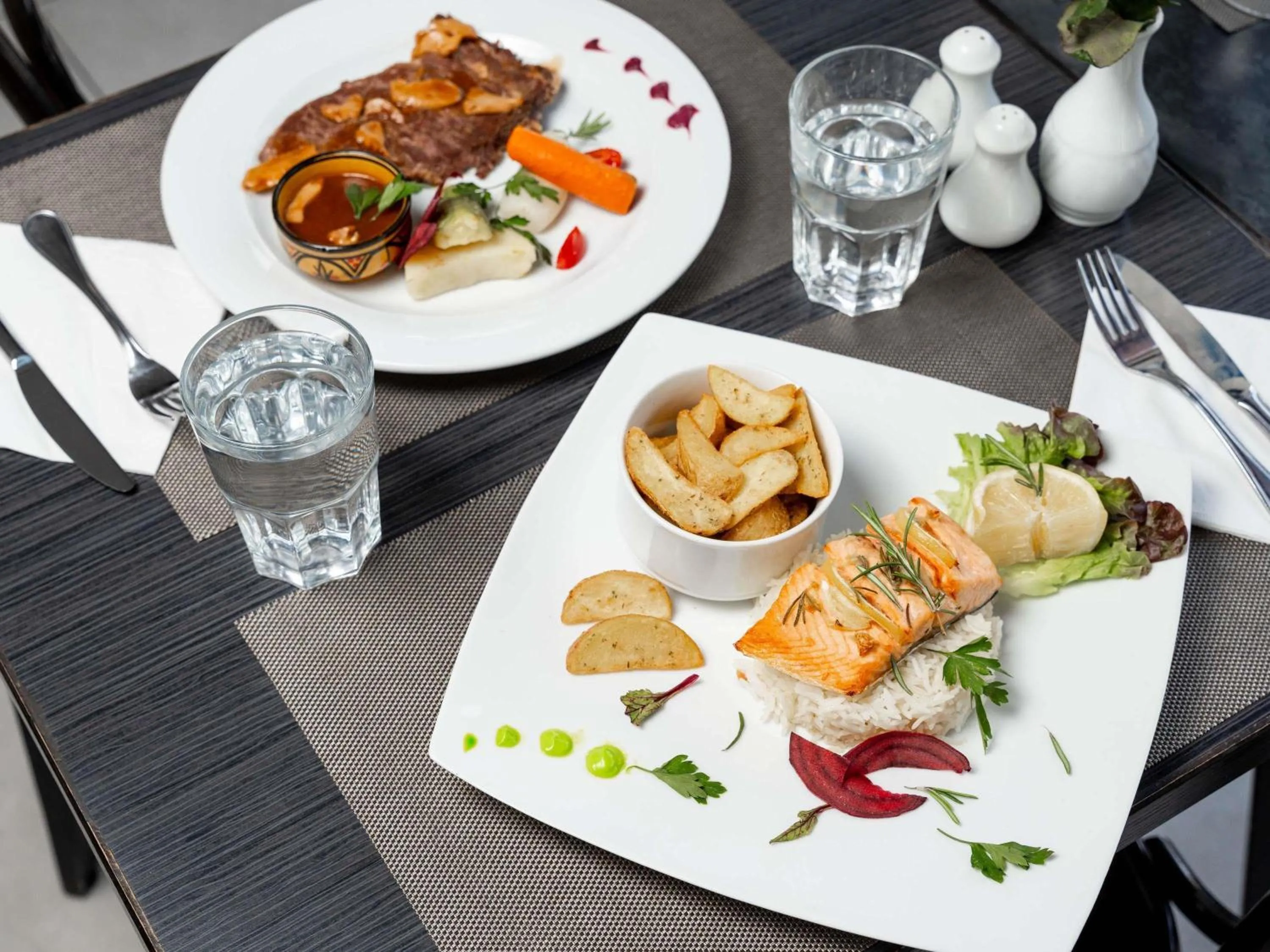 Restaurant/places to eat in Ibis Meknès