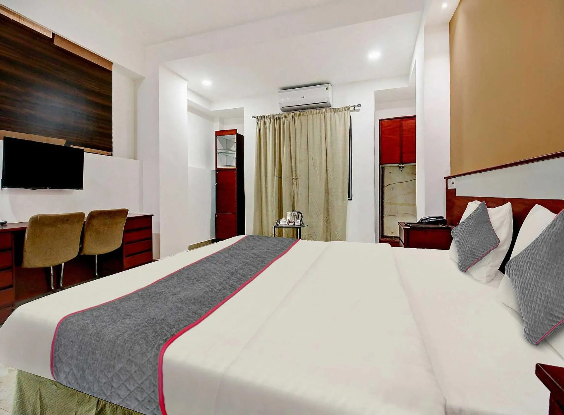 Bedroom, Bed in Palette - Hotel Saket Greens