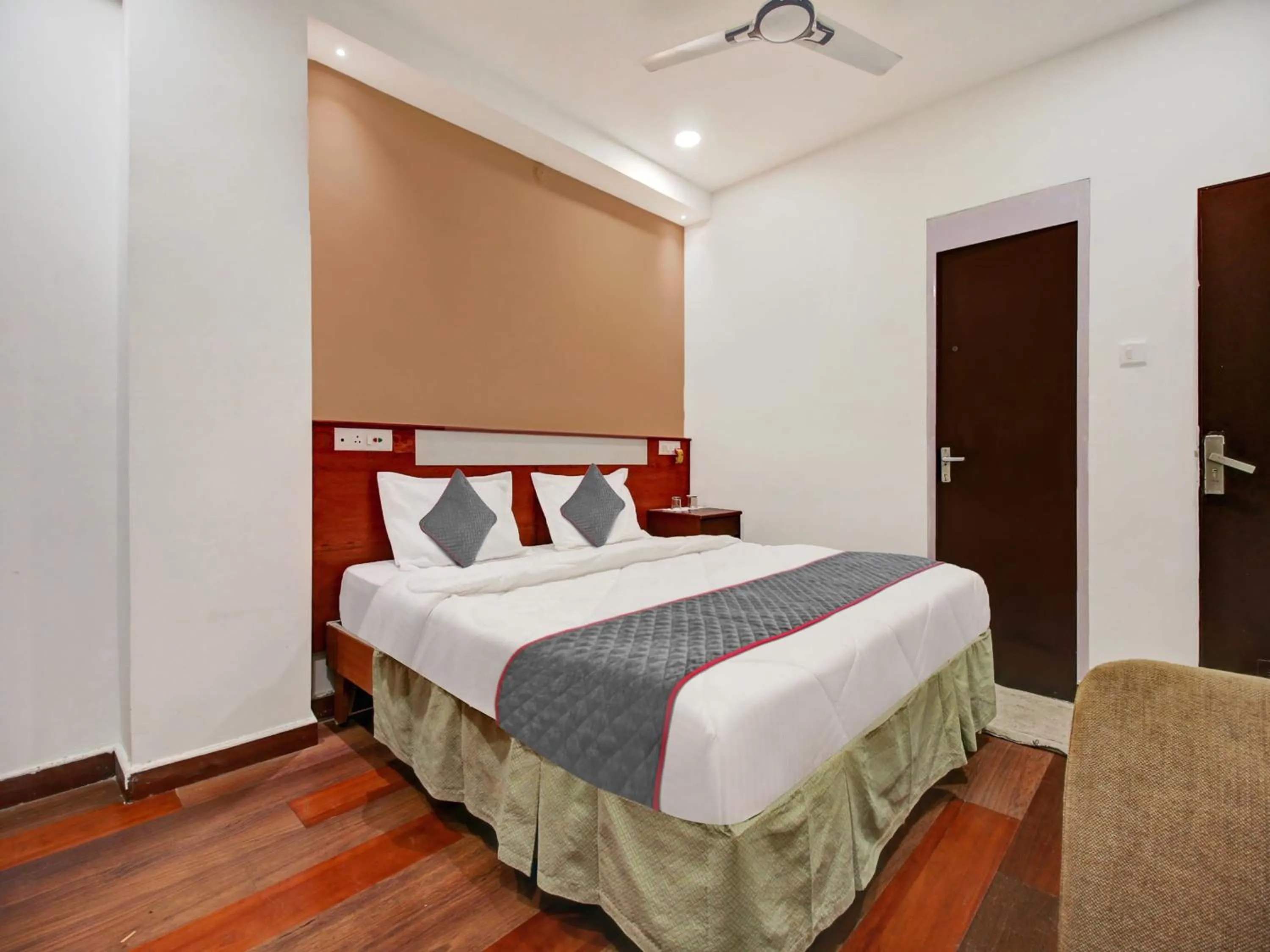 Bedroom, Bed in Palette - Hotel Saket Greens