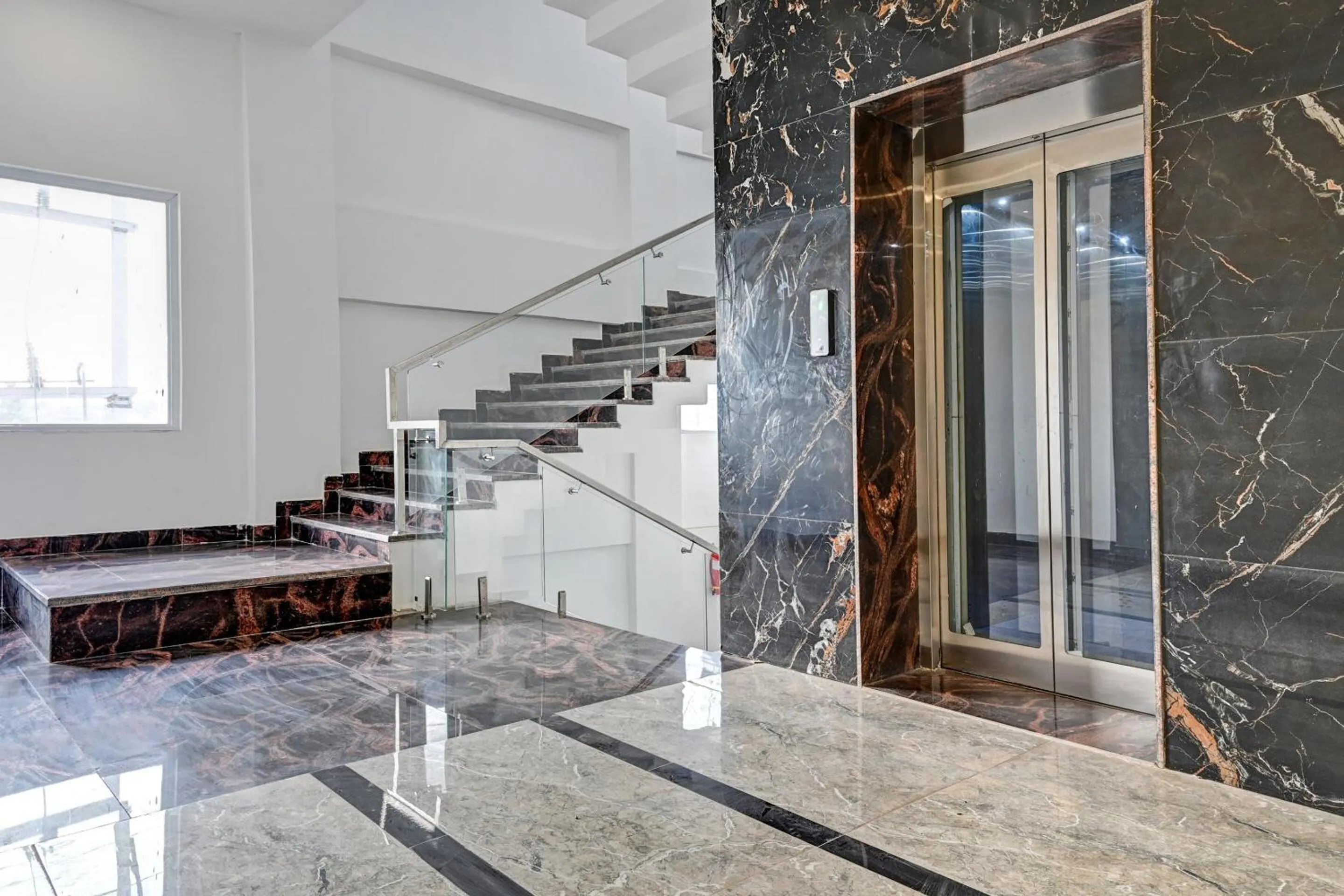 Lobby or reception in Palette - Hotel Saket Greens