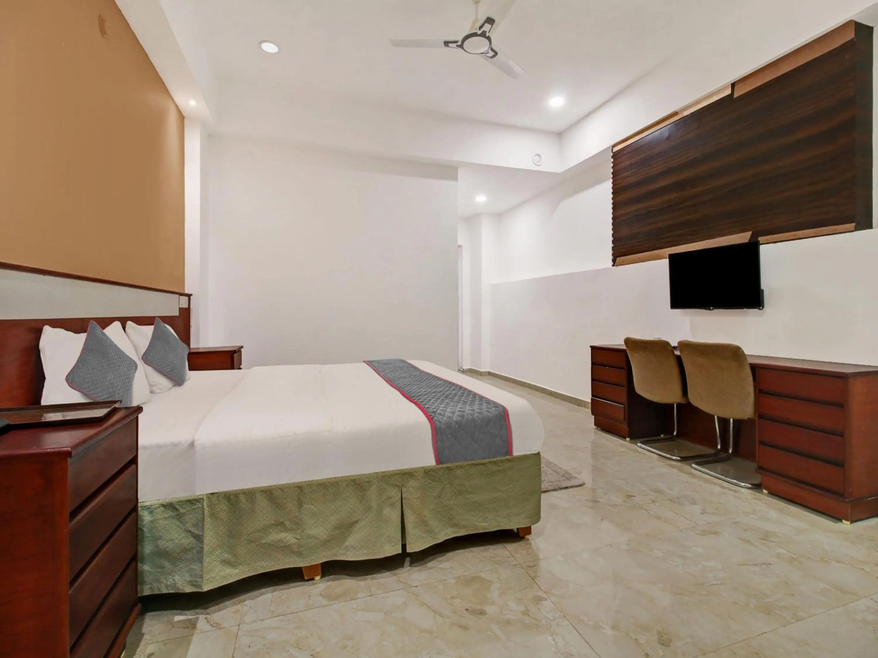 Bedroom, Bed in Palette - Hotel Saket Greens