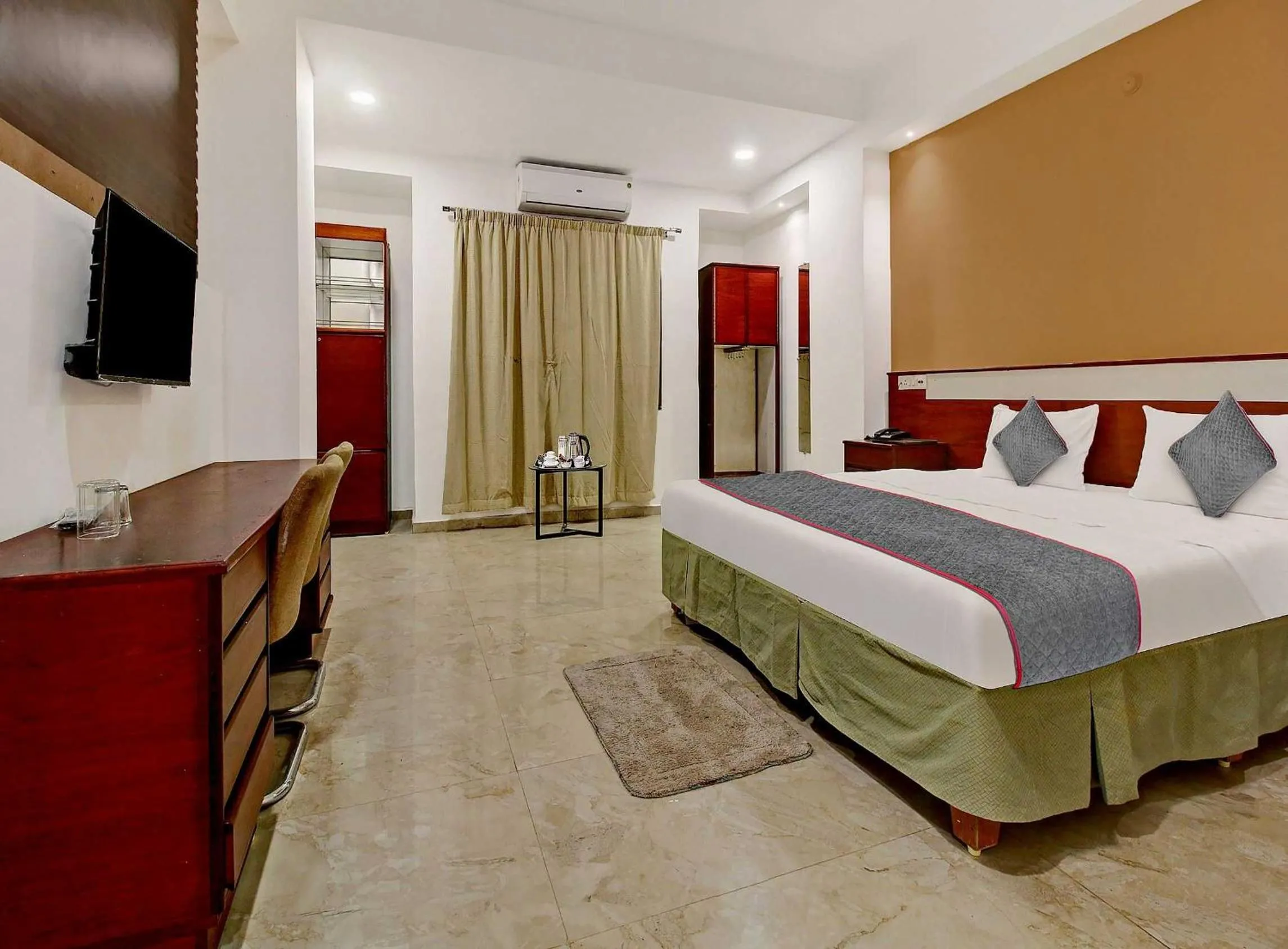 Bedroom, Bed in Palette - Hotel Saket Greens
