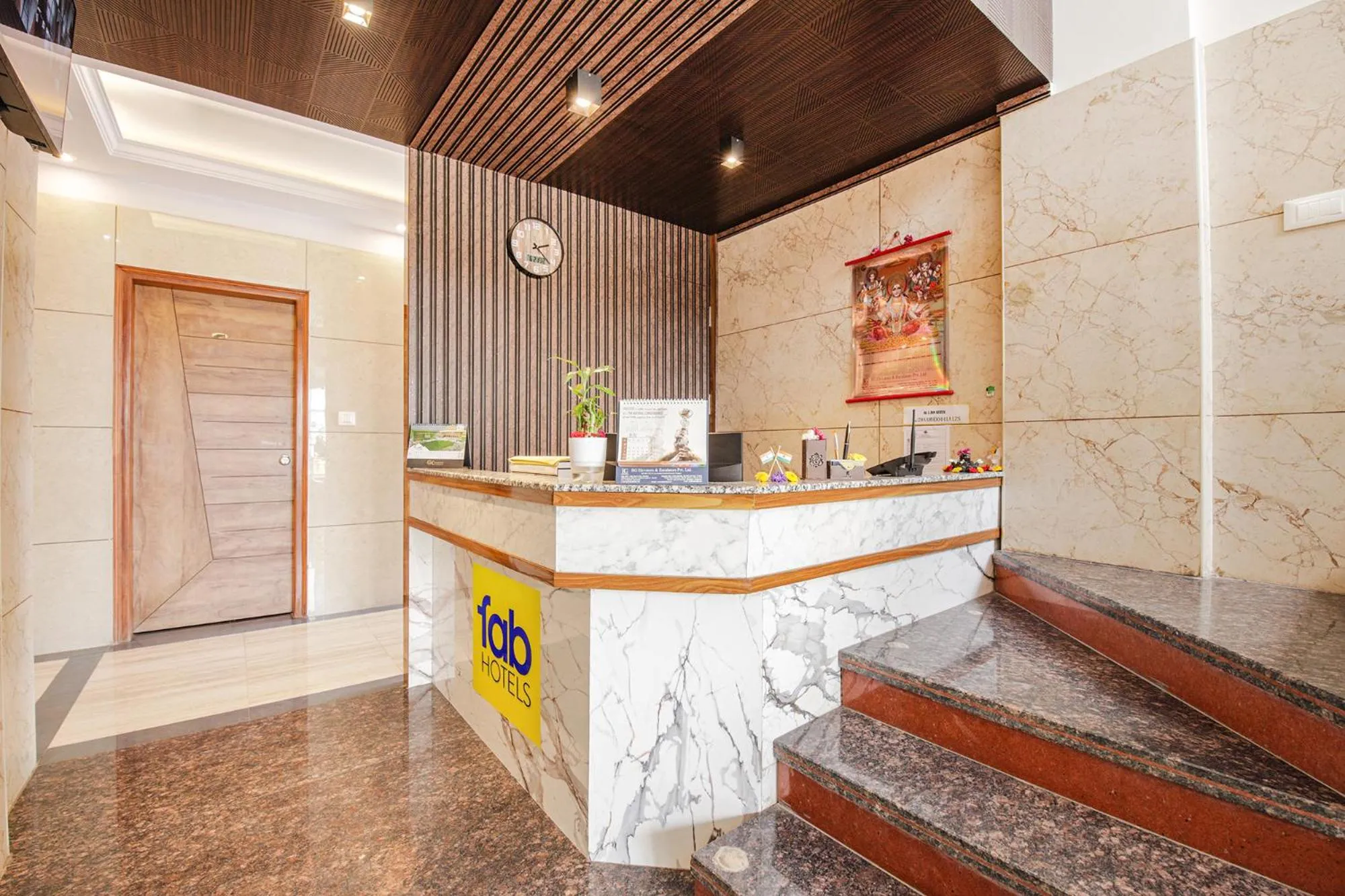 Lobby or reception in Hotel SG5 Inn Suites