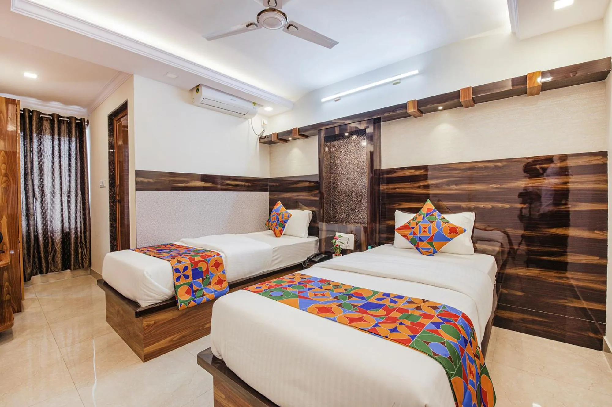 Bed in Hotel SG5 Inn Suites