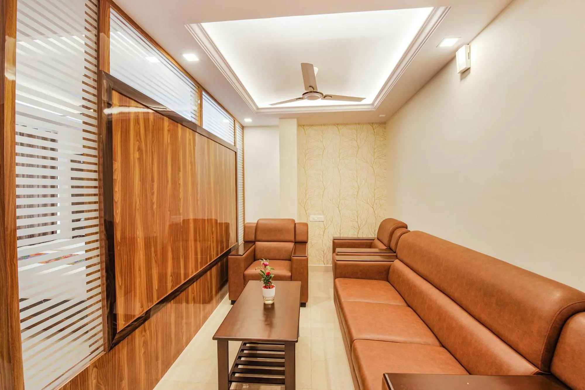 Seating area in Hotel SG5 Inn Suites