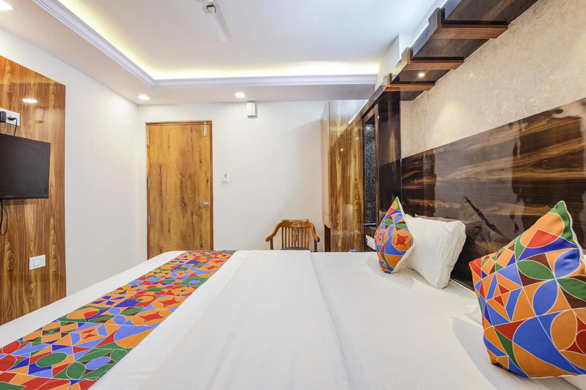 Bed in Hotel SG5 Inn Suites