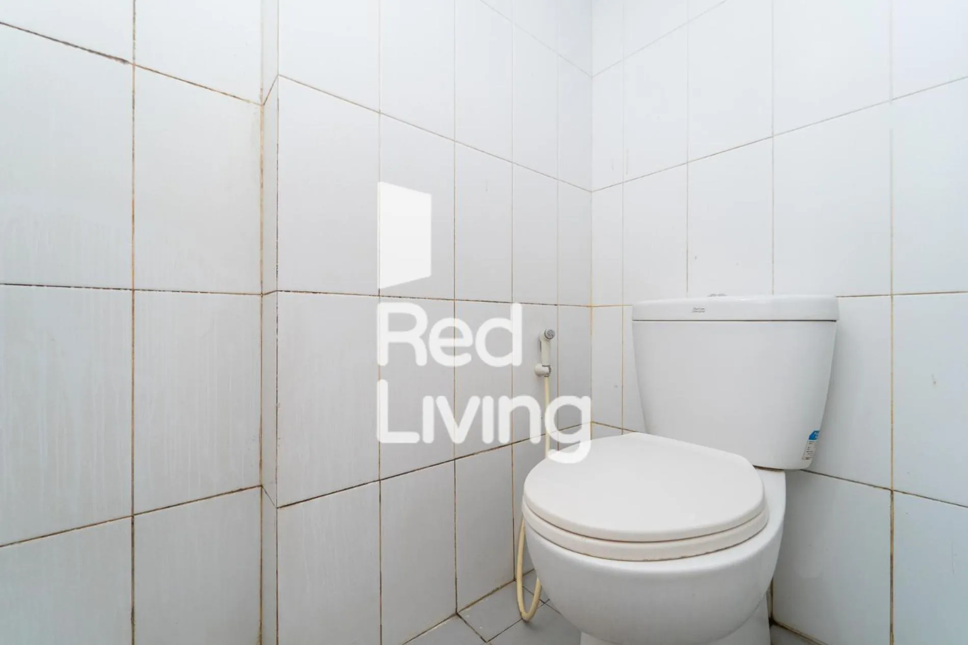 Bathroom in RedLiving Apartemen Grand Sentraland - Bangde Rooms